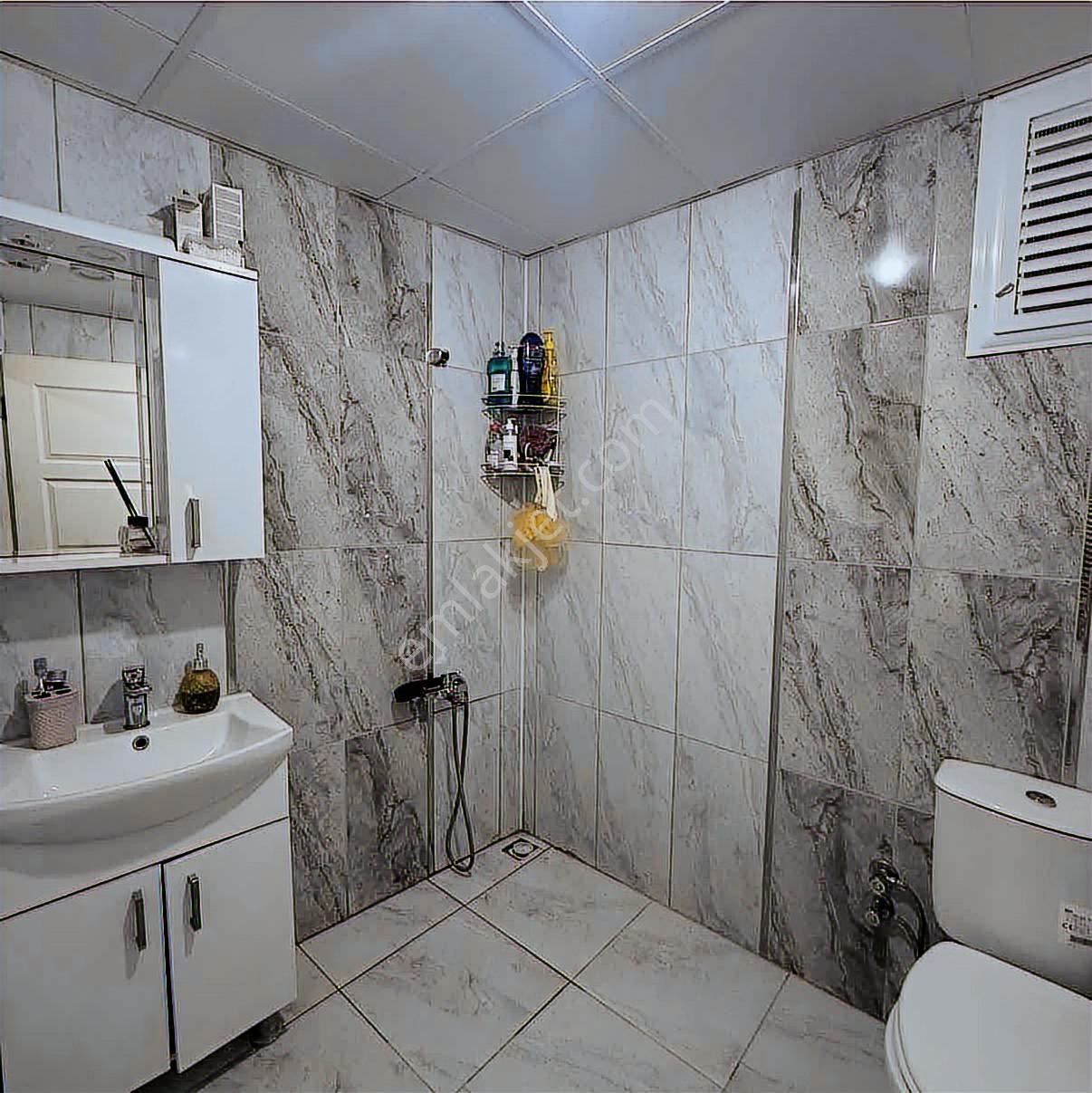 İnal Emlaktan Merkezde Eşyalı Kiracılı Satılık 1+1 50 M2 Daire - Görsel 2