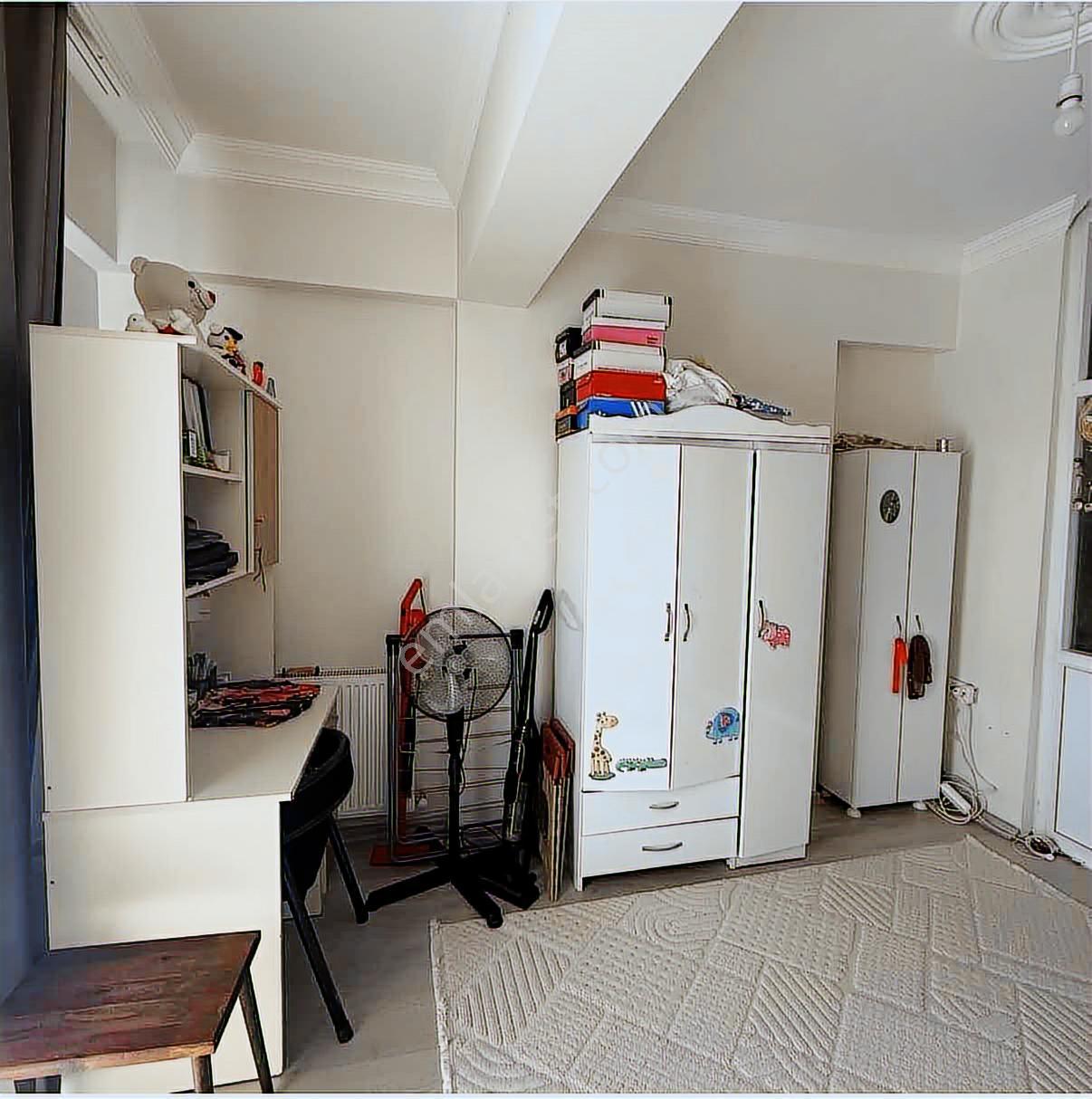 İnal Emlaktan Merkezde Eşyalı Kiracılı Satılık 1+1 50 M2 Daire - Görsel 3