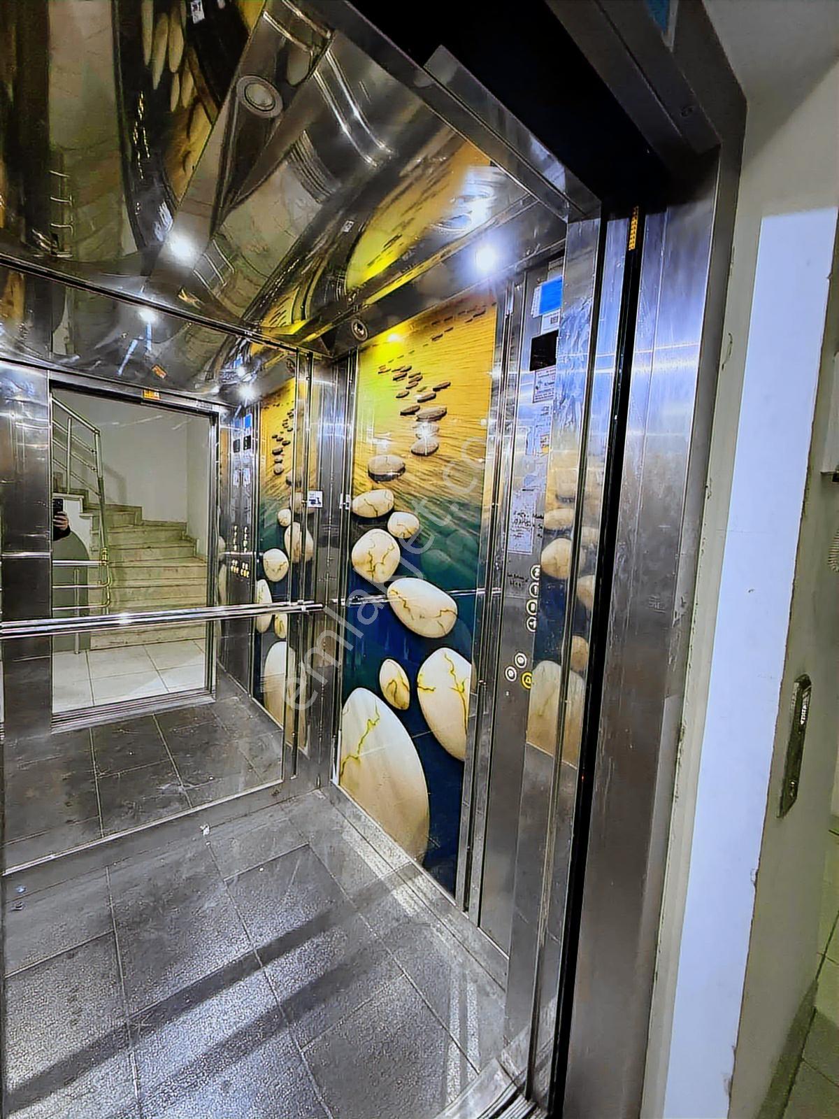 İnal Emlak 'tan Merkezde Satılık Eşyalı Kiracılı 1+1 Daire - Görsel 6