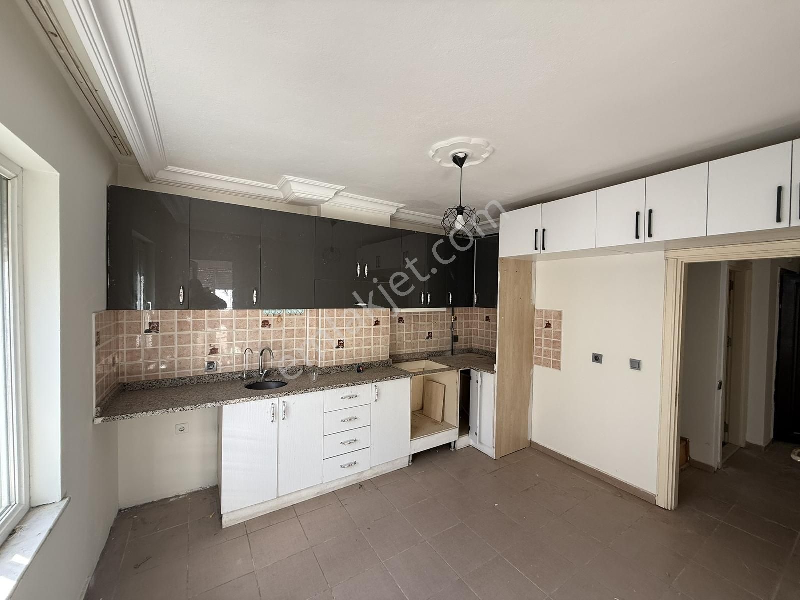 Uncalı'da Merkezi Konumda Çok Keyifli 4+1 Çatı Dubleksi - Görsel 7