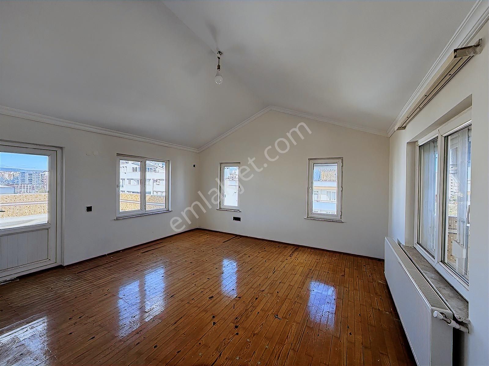 Uncalı'da Merkezi Konumda Çok Keyifli 4+1 Çatı Dubleksi - Görsel 18