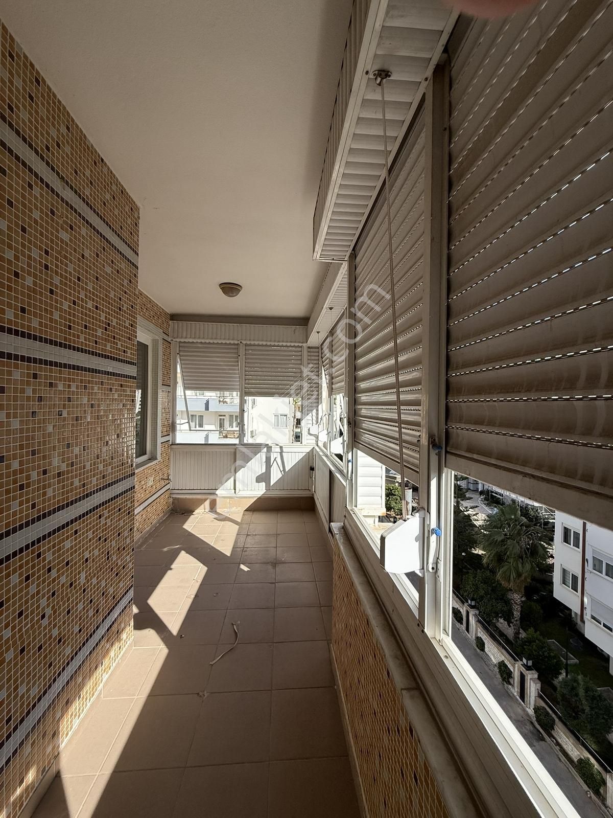 Uncalı'da Merkezi Konumda Çok Keyifli 4+1 Çatı Dubleksi - Görsel 14