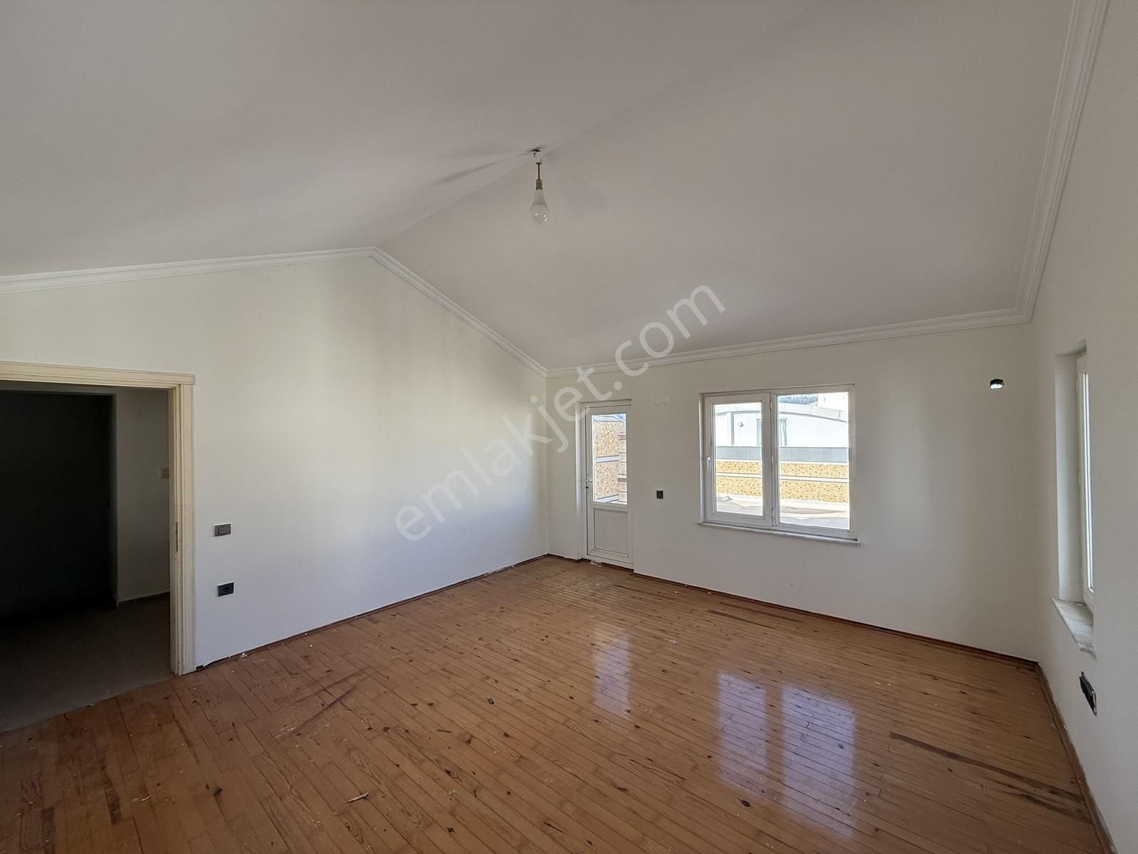 Uncalı'da Merkezi Konumda Çok Keyifli 4+1 Çatı Dubleksi - Görsel 19