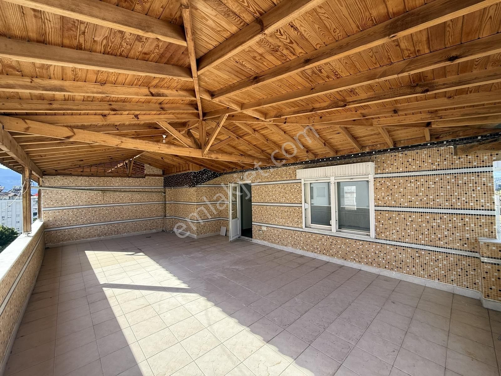 Uncalı'da Merkezi Konumda Çok Keyifli 4+1 Çatı Dubleksi - Görsel 21