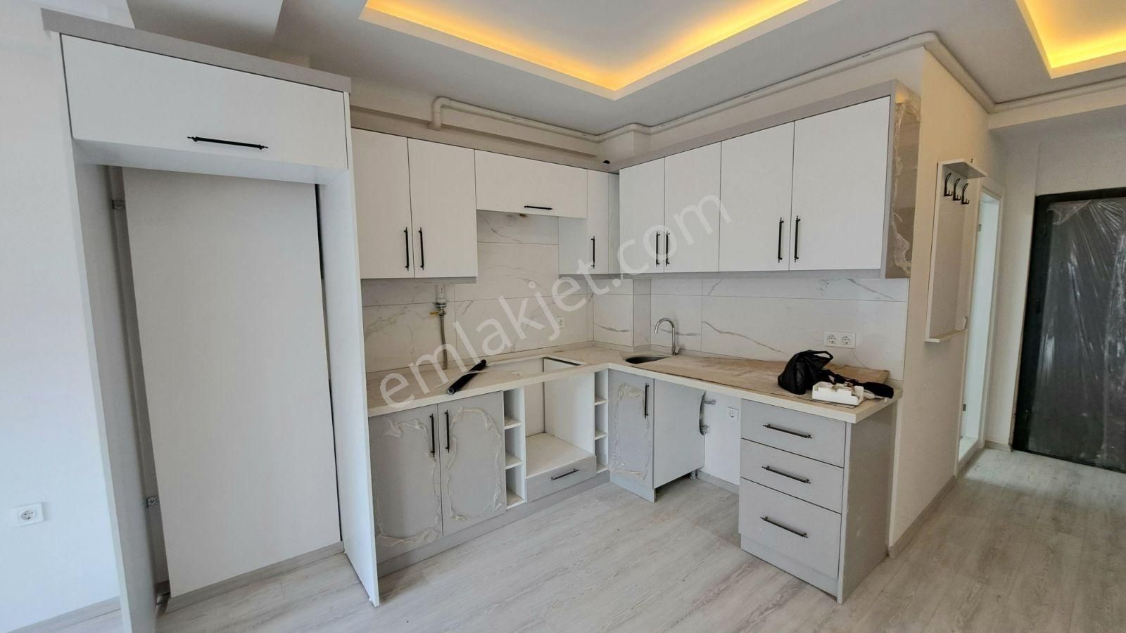 Kuşadası Merkezde Kiralık 1+1 Daire - Görsel 5