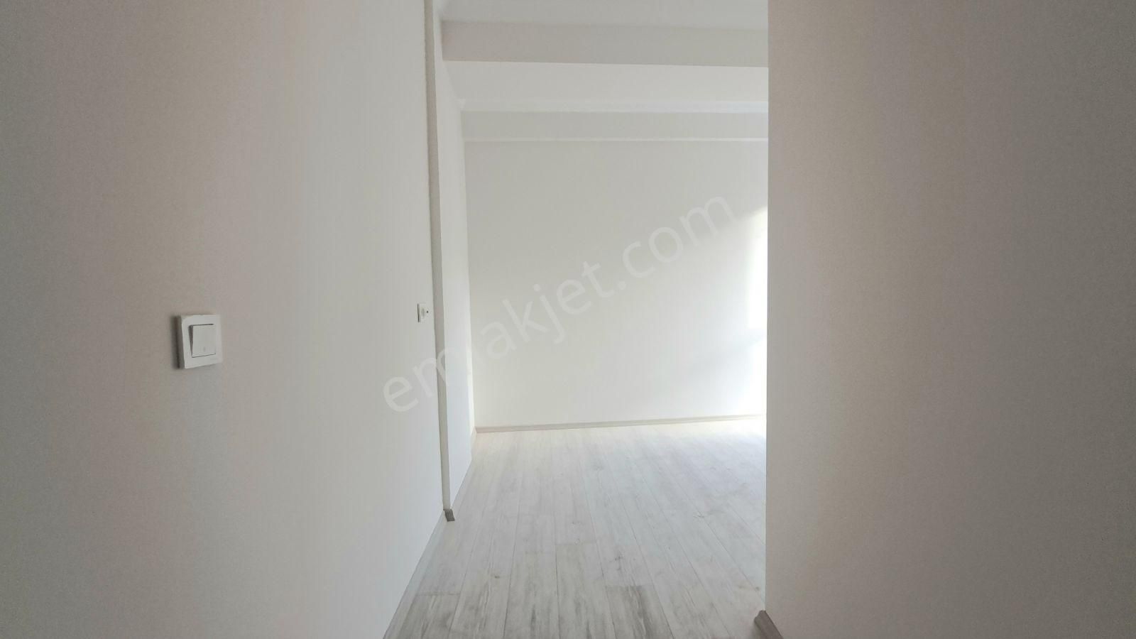 Kuşadası Merkezde Kiralık 1+1 Daire - Görsel 2