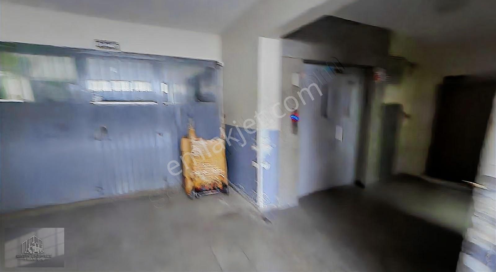 Sulyapıdan Meydana Yakın 1200 M2 Giriş Depolama Ve İmalata Uygun - Görsel 13