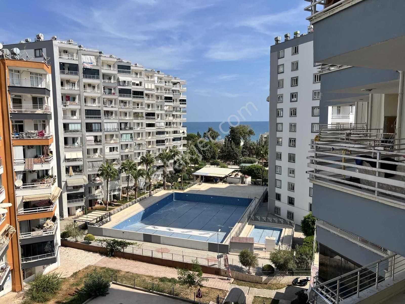 Beyazgül Sitesinde Deniz Manzaralı Uygun Fiyat Geniş 2+1