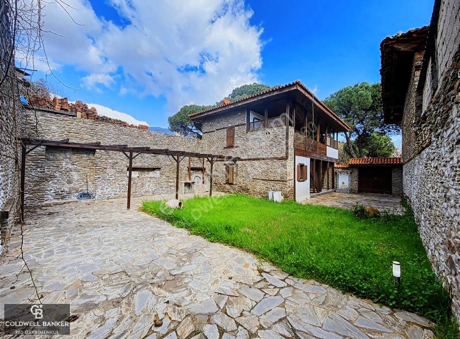 Ödemiş Birgi'de Restore Edilmiş Emsalsiz Satılık Taş Konak