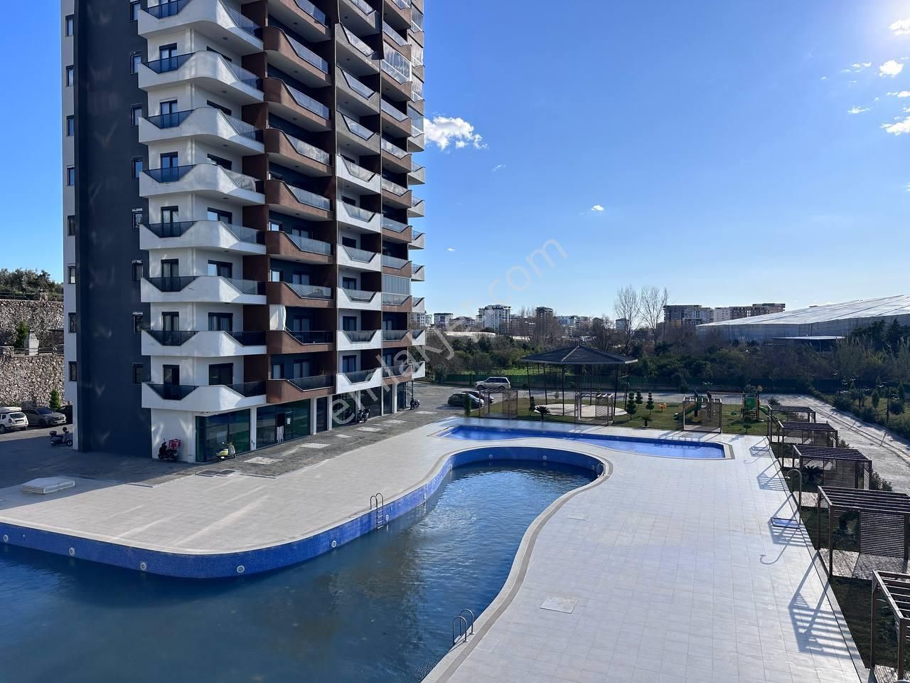 Mahmutlar'da Özel Dizayn Edilmiş Ful Lüks Eşyalı 1+1 Daire