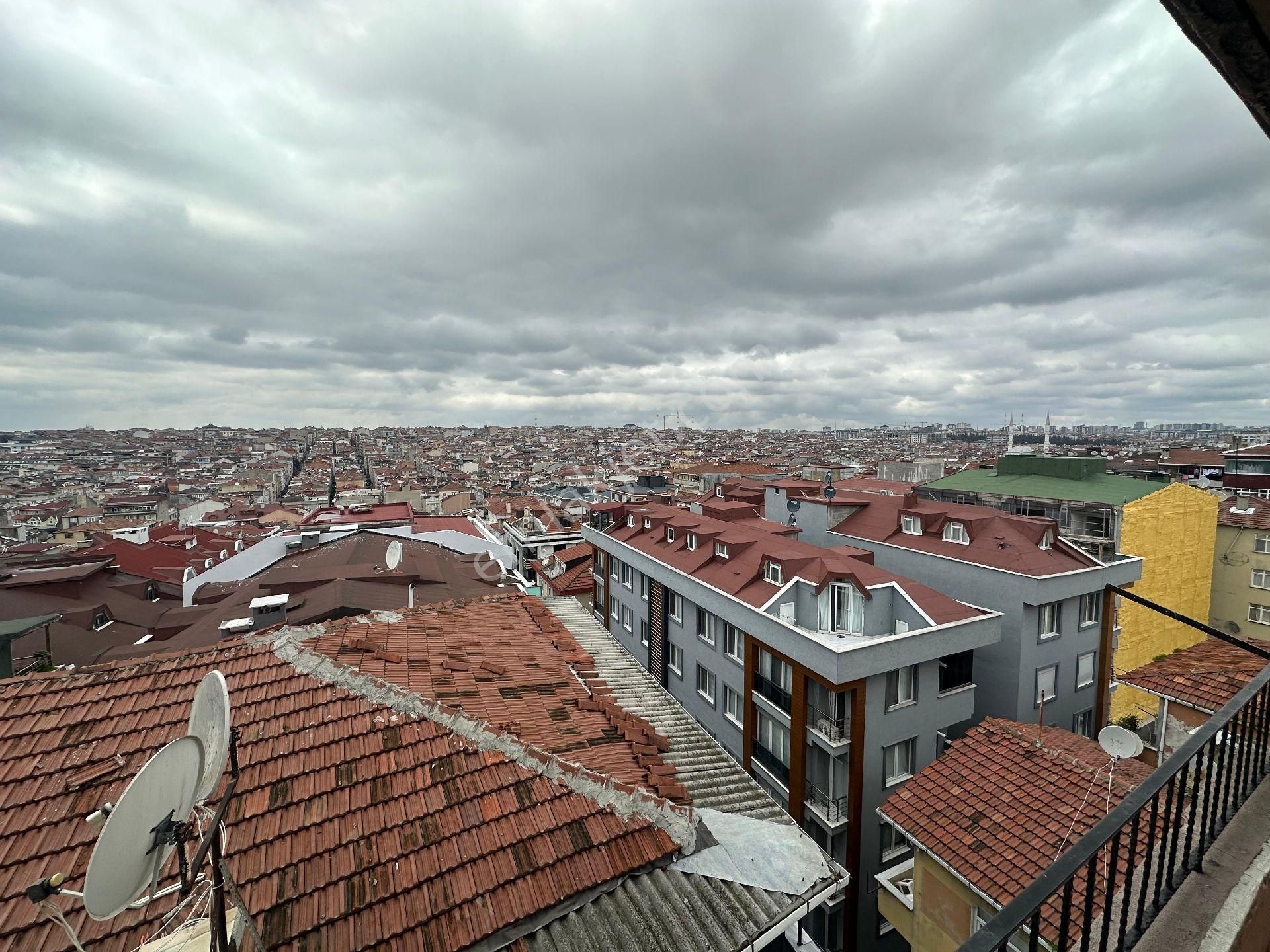 Family' Den Mahmutbey Cadde Üzerinde Satılık 2+1 Asansörlü Daire - Görsel 6