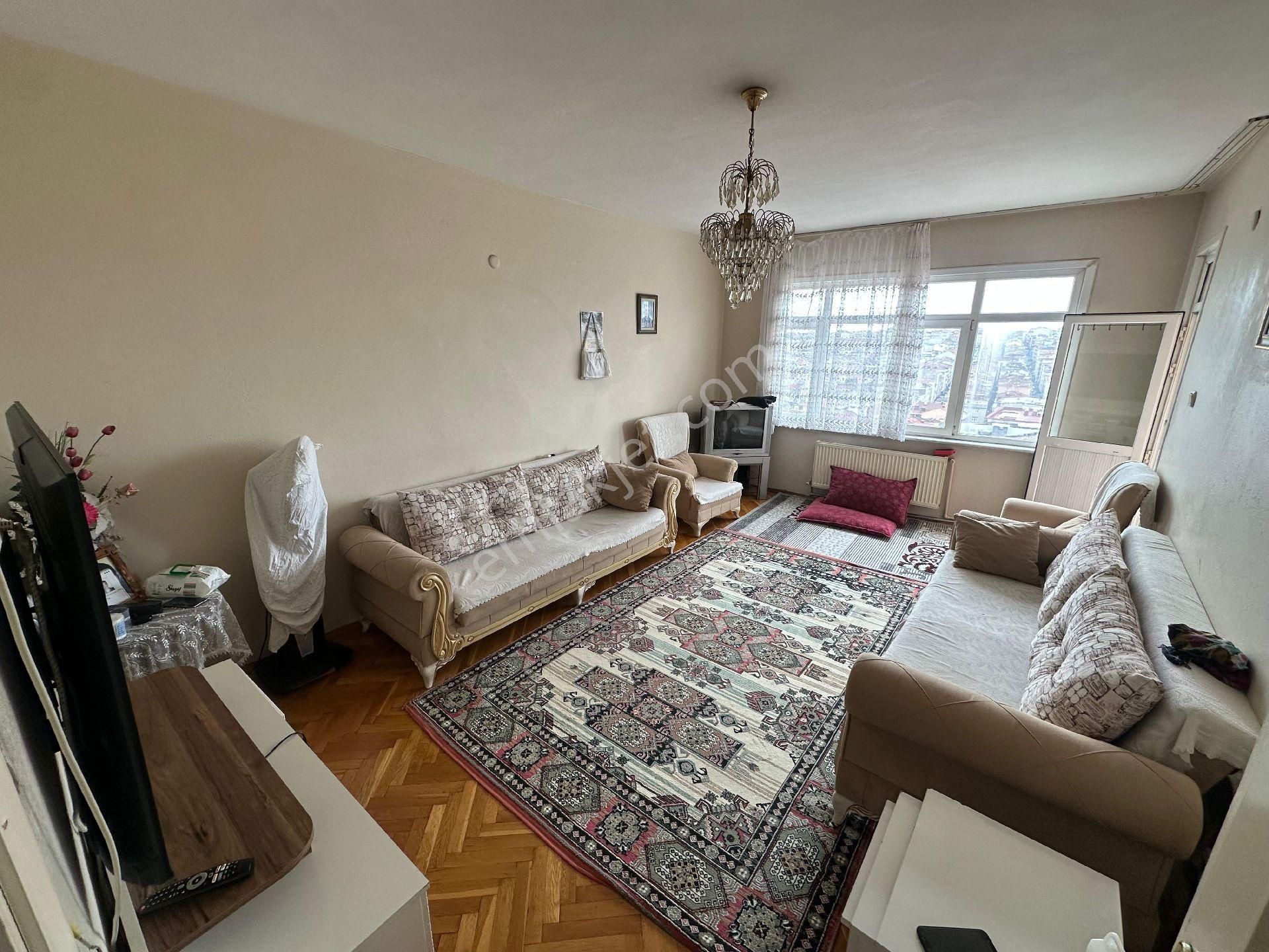 Family' Den Mahmutbey Cadde Üzerinde Satılık 2+1 Asansörlü Daire