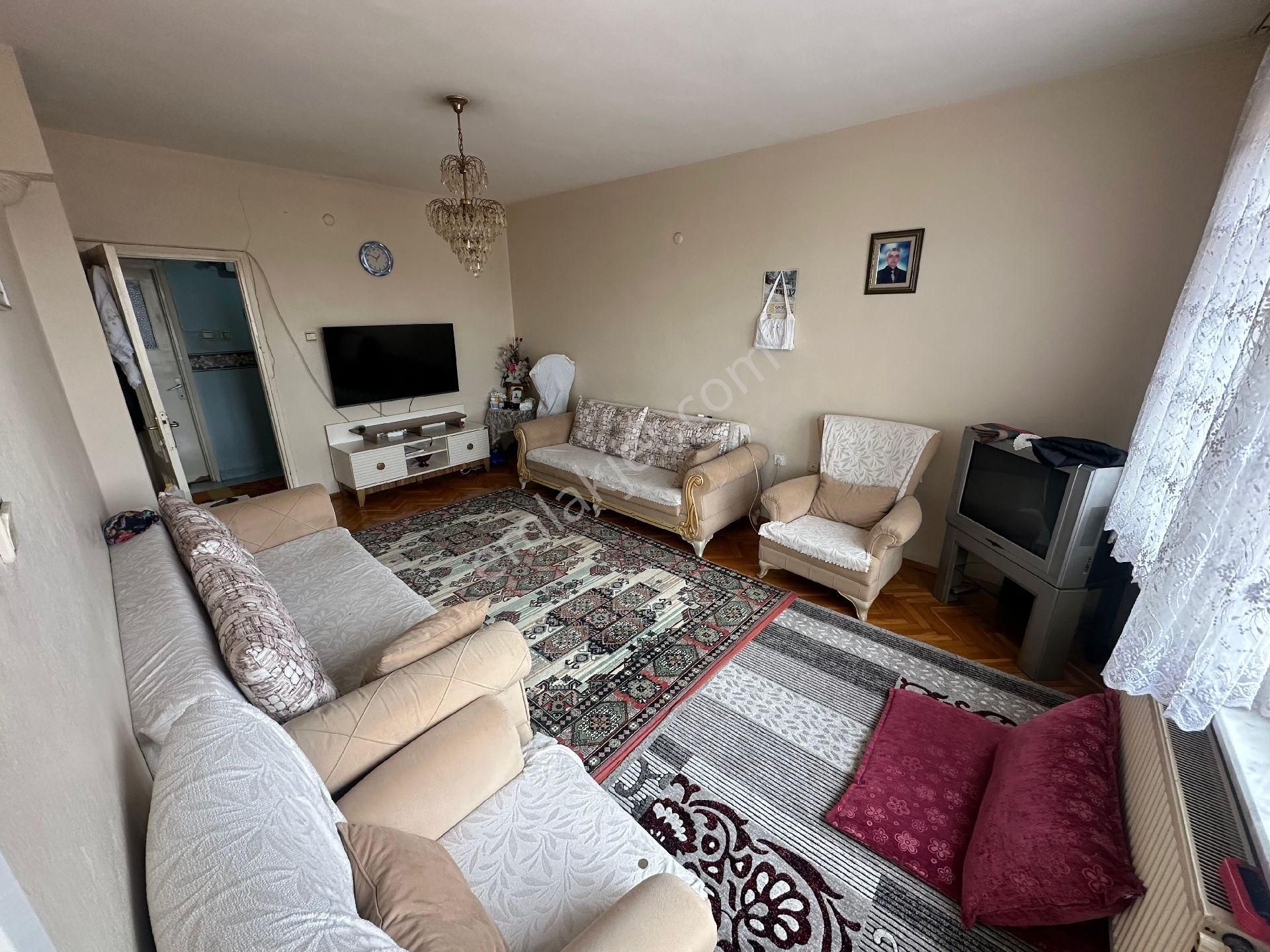 Family' Den Mahmutbey Cadde Üzerinde Satılık 2+1 Asansörlü Daire - Görsel 3
