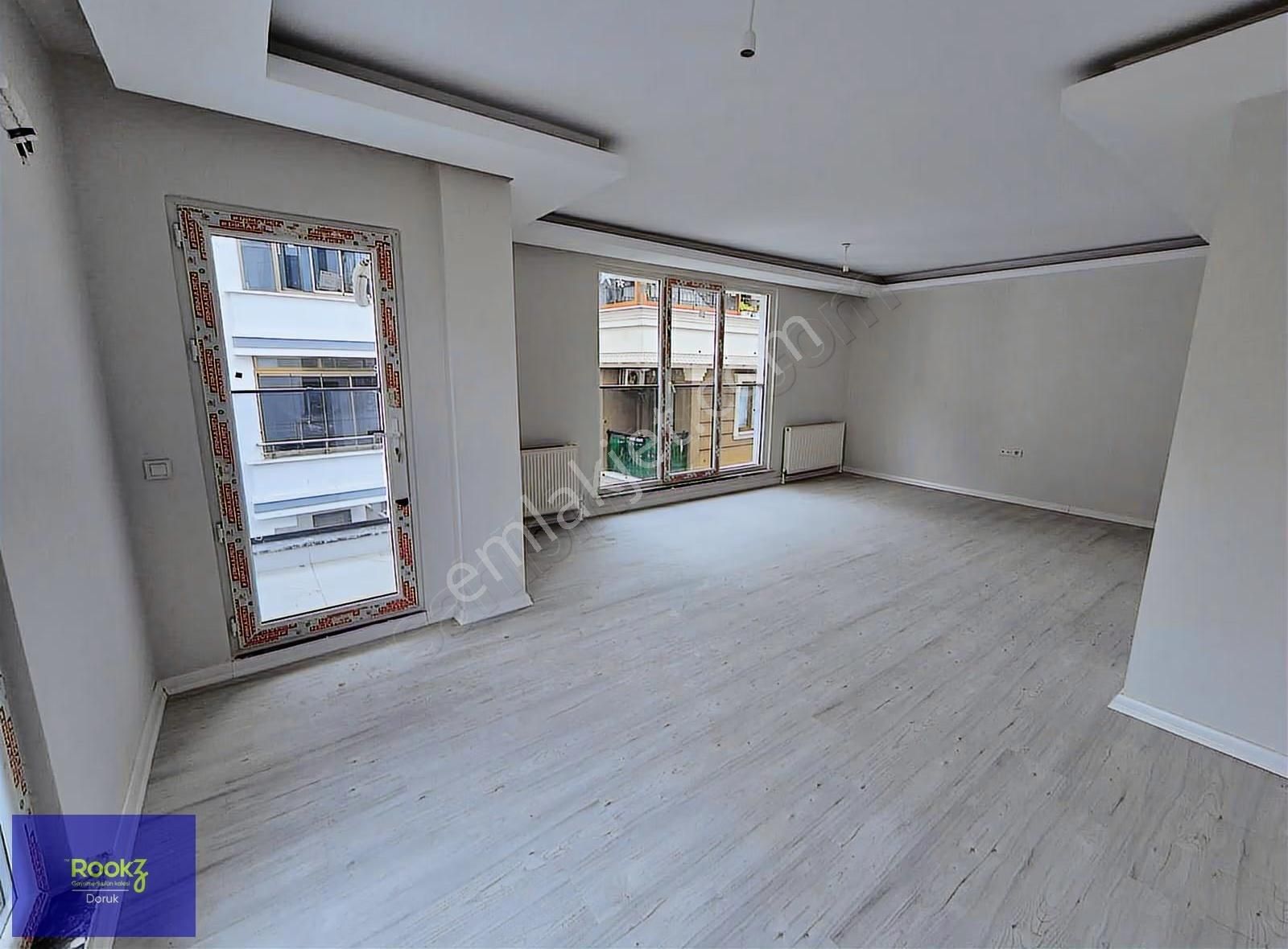 Batı Mahallesi'nin Kalbinde Denizle İç İçe Kapalı Otoparklı 2+2! - Görsel 34