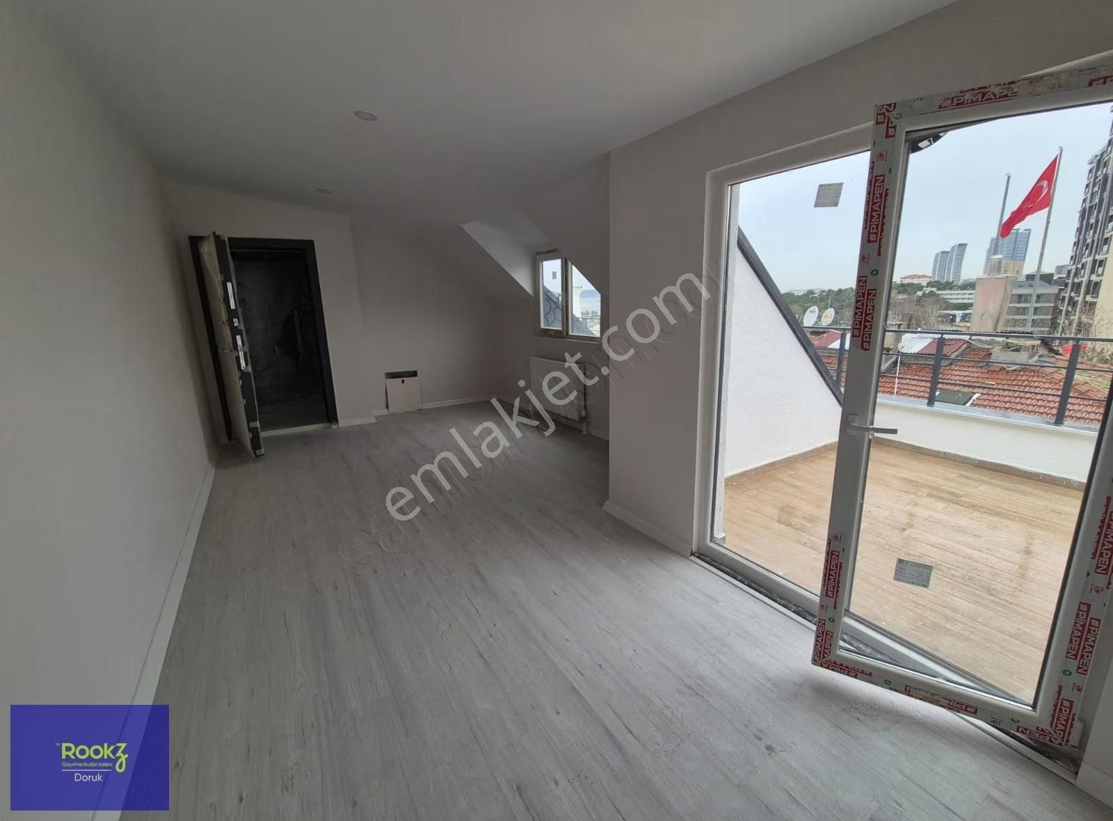 Batı Mahallesi'nin Kalbinde Denizle İç İçe Kapalı Otoparklı 2+2! - Görsel 28