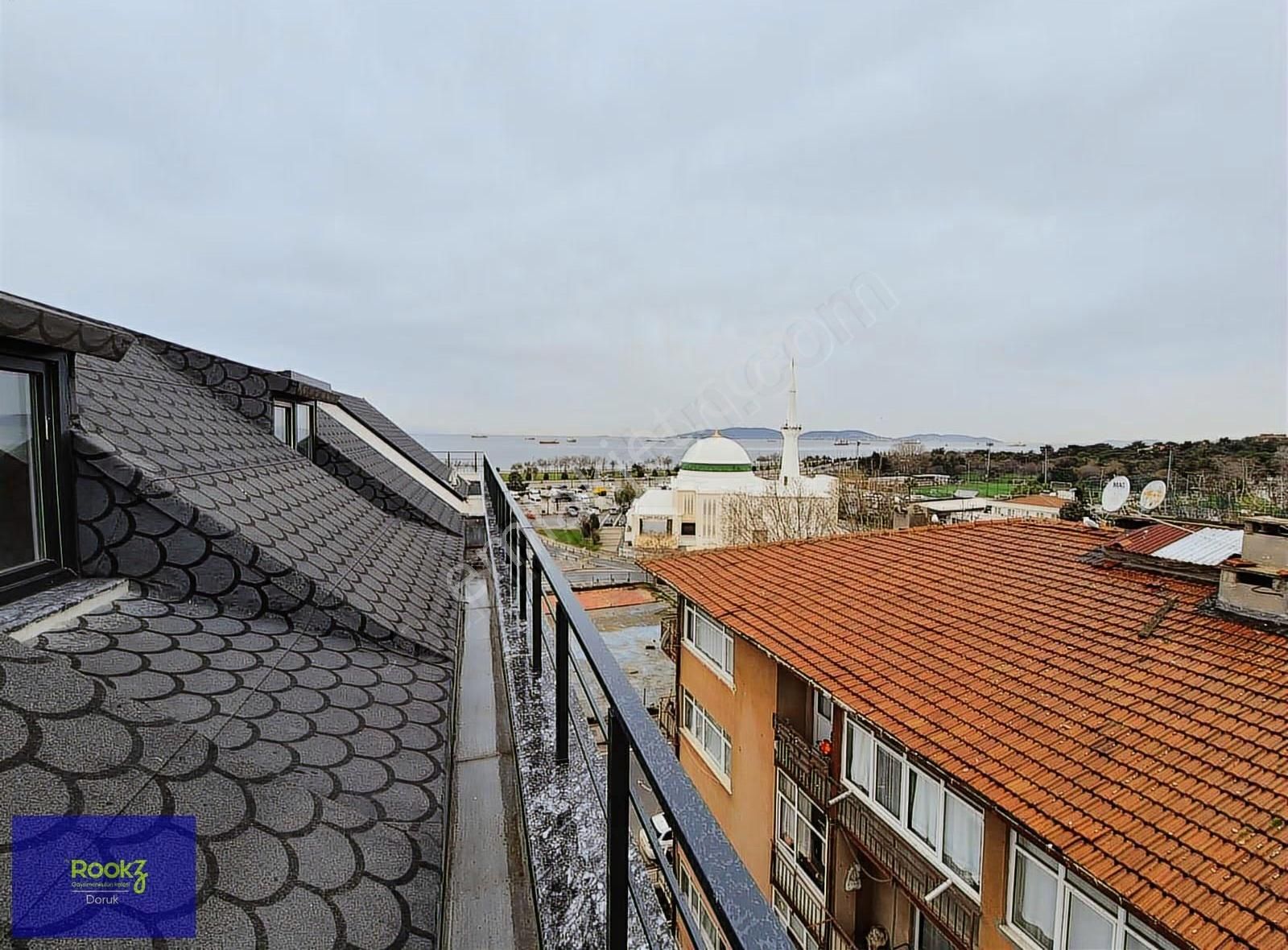 Batı Mahallesi'nin Kalbinde Denizle İç İçe Kapalı Otoparklı 2+2! - Görsel 31