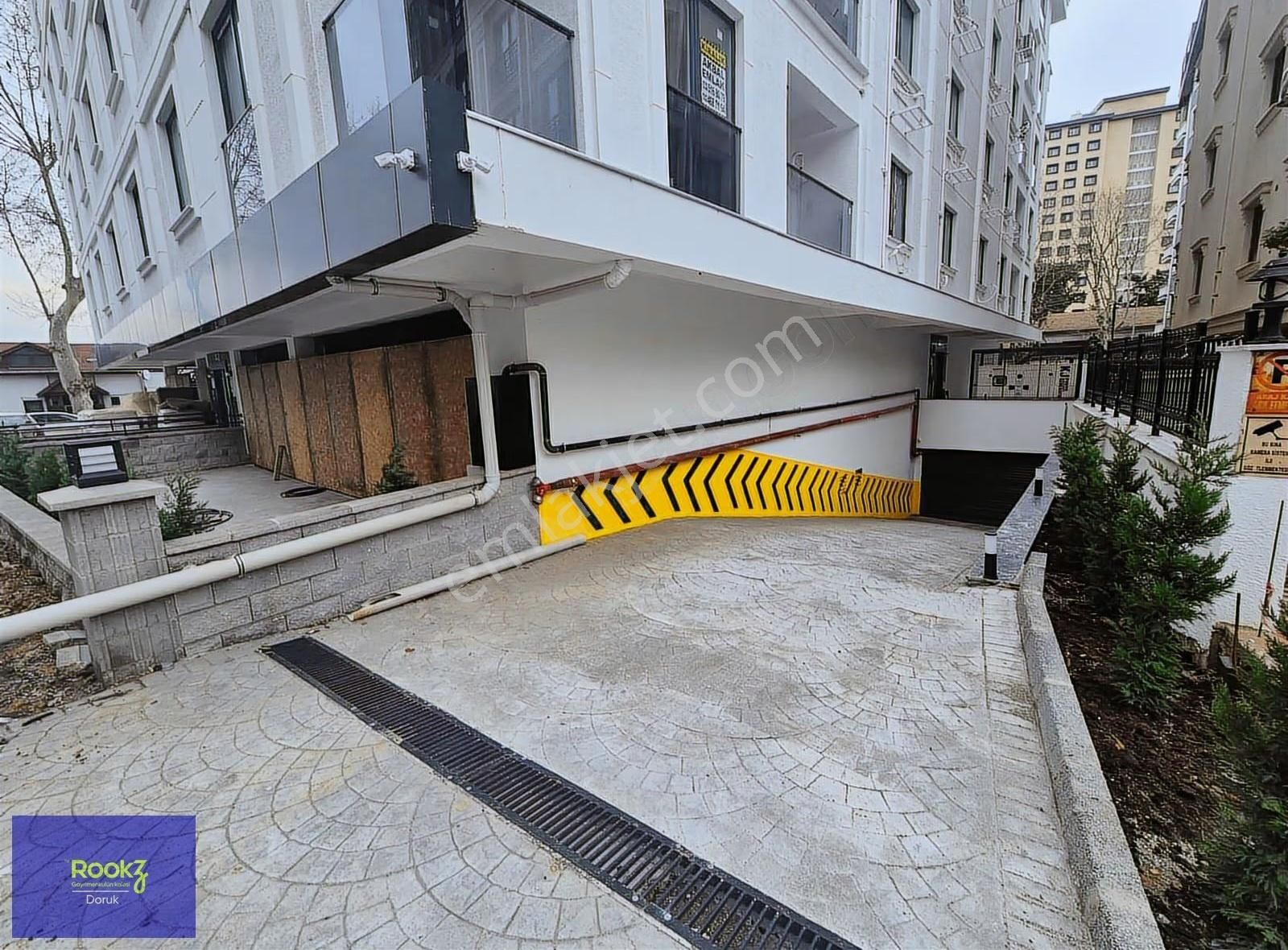 Batı Mahallesi'nin Kalbinde Denizle İç İçe Kapalı Otoparklı 2+2! - Görsel 12