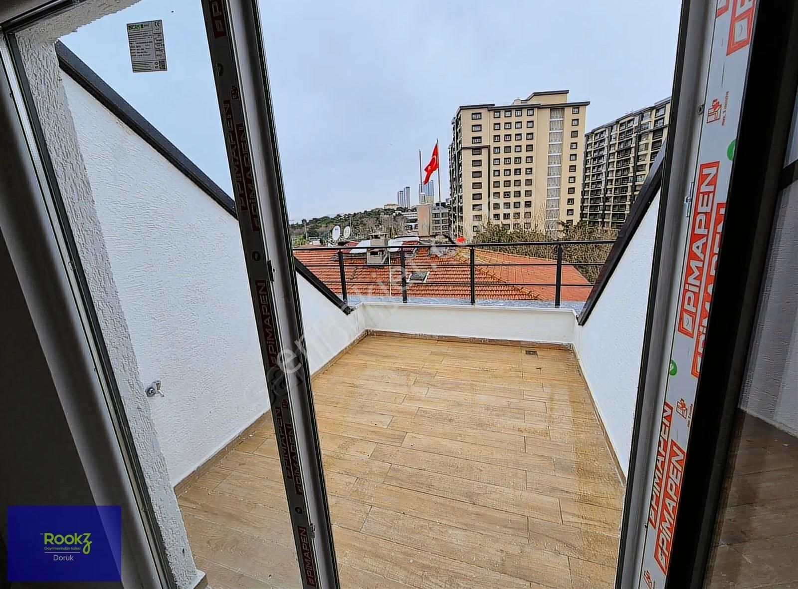 Batı Mahallesi'nin Kalbinde Denizle İç İçe Kapalı Otoparklı 2+2! - Görsel 29