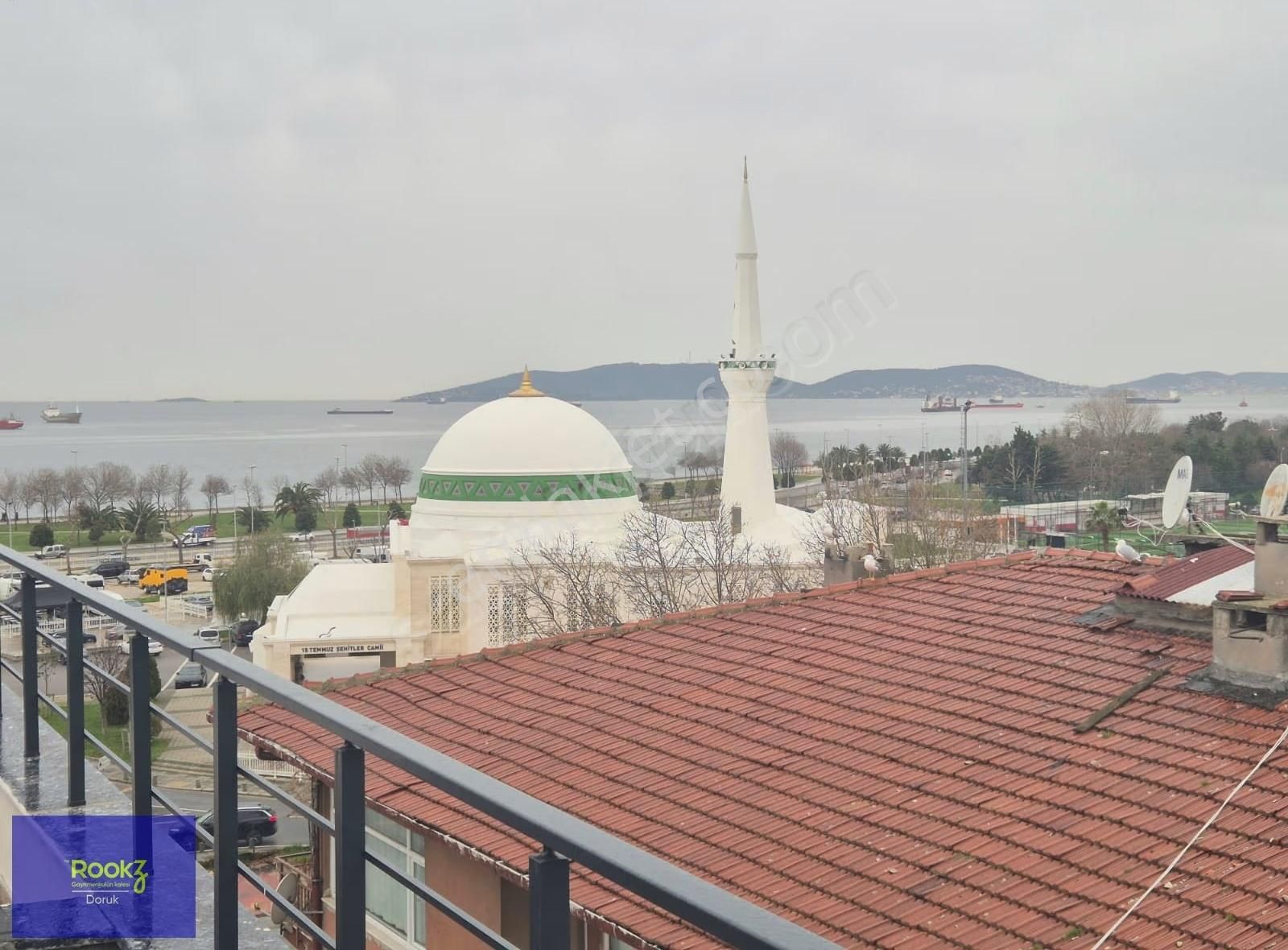 Batı Mahallesi'nin Kalbinde Denizle İç İçe Kapalı Otoparklı 2+2! - Görsel 3