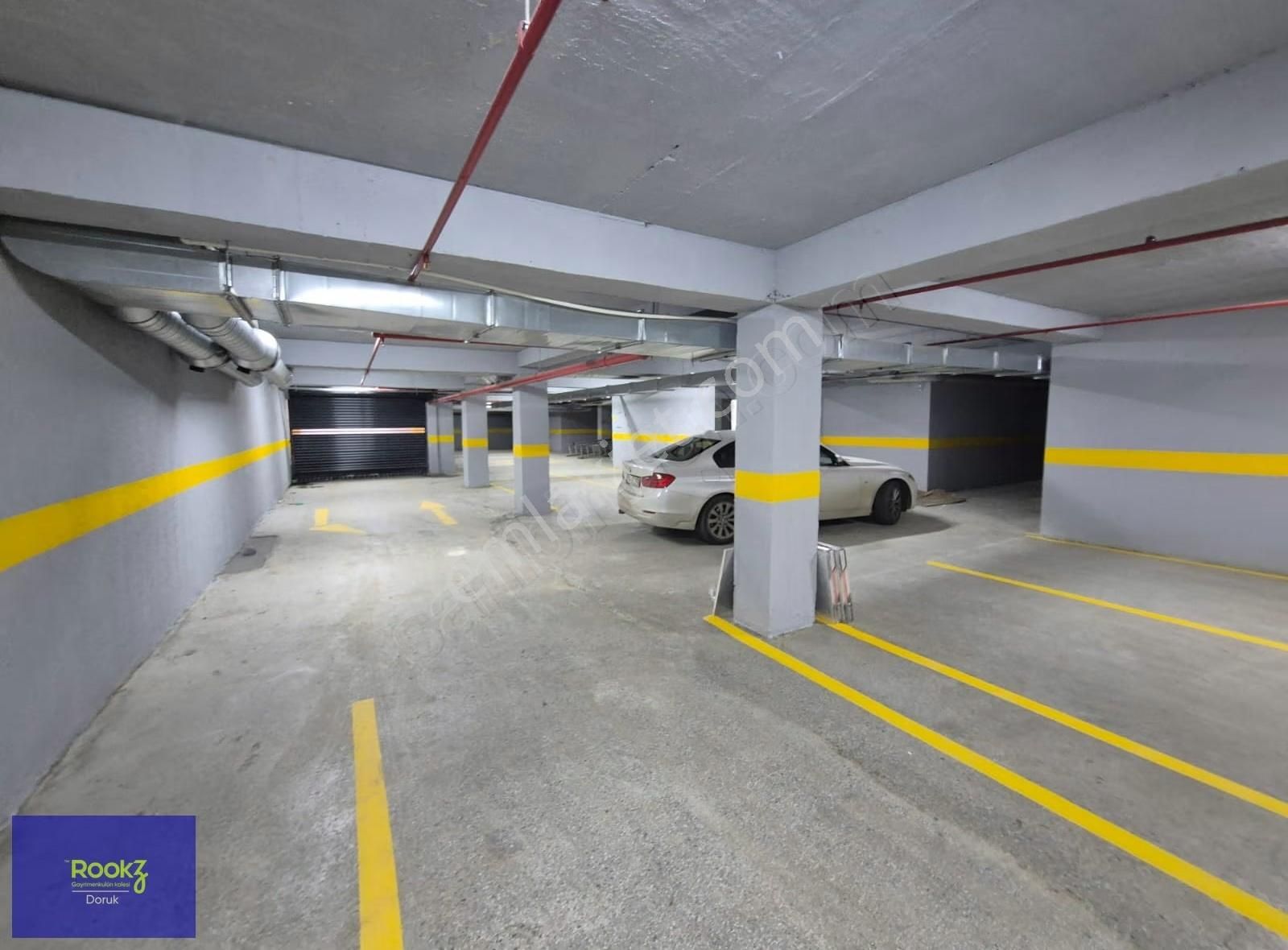 Batı Mahallesi'nin Kalbinde Denizle İç İçe Kapalı Otoparklı 2+2! - Görsel 21