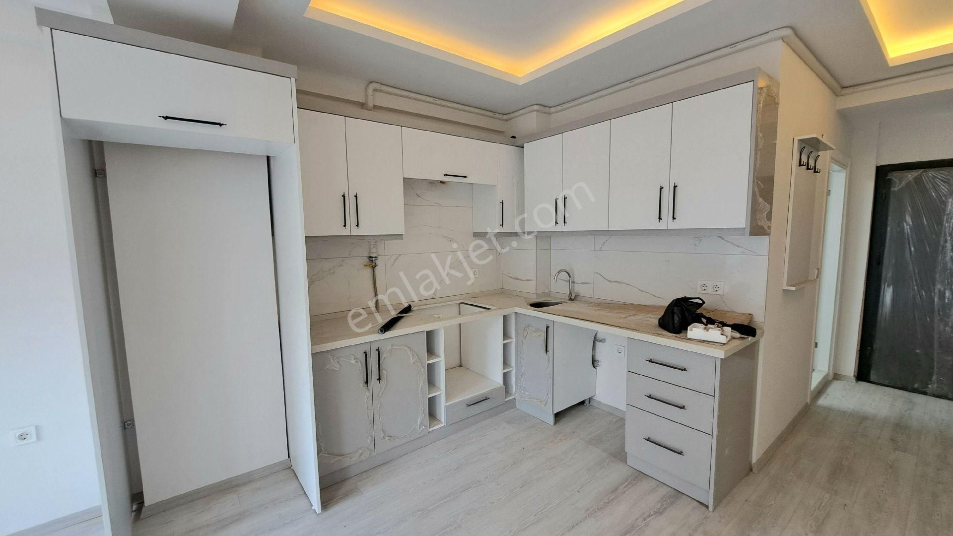 Kuşadası Merkezde Kiralık 1+1 Daire - Görsel 3