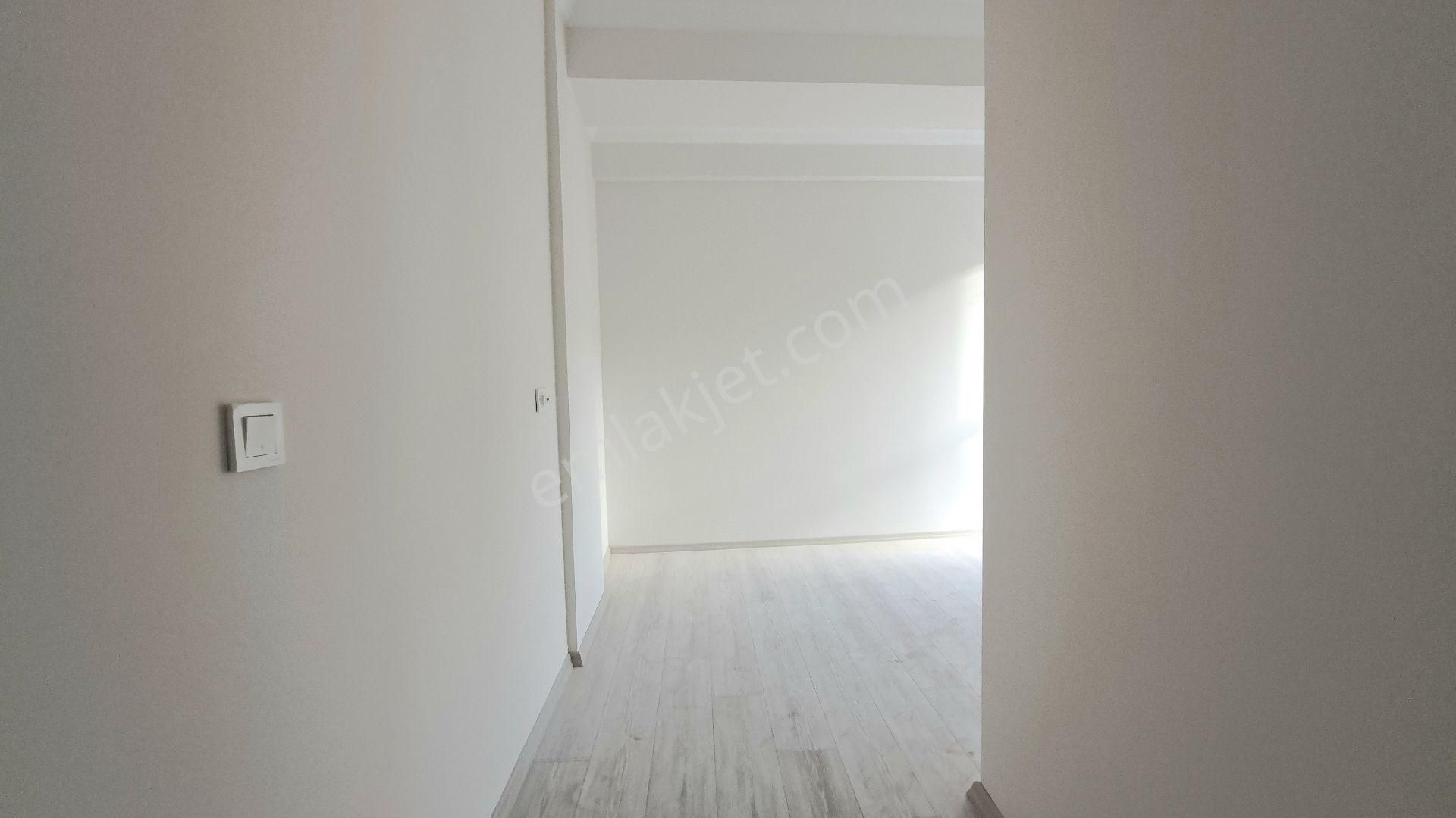 Kuşadası Merkezde Kiralık 1+1 Daire - Görsel 8