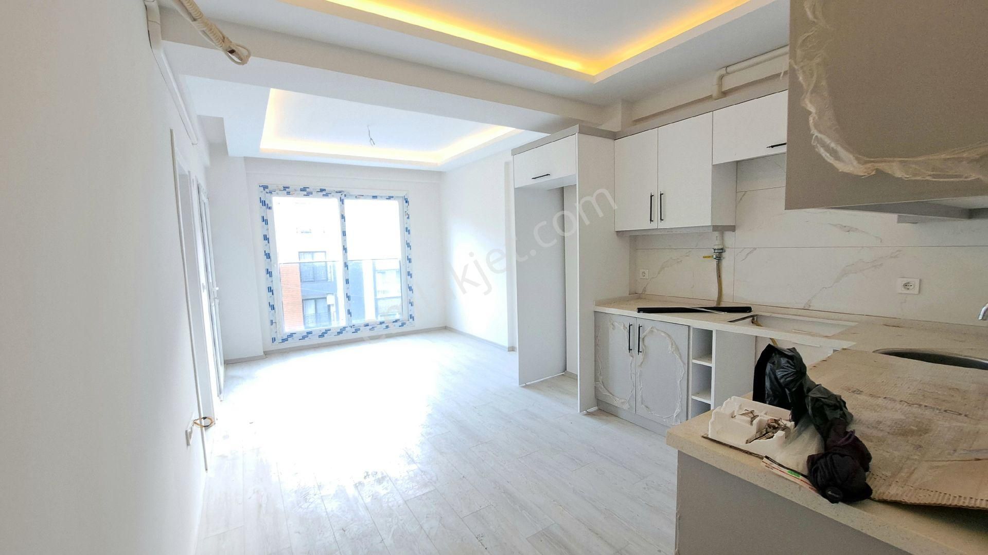 Kuşadası Merkezde Kiralık 1+1 Daire - Görsel 2