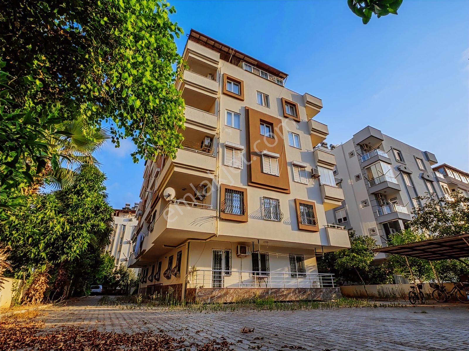 Çağlayan'da 220 M2 4+1 Çatı Dubleksi, D.gaz, 2 Banyo, Ayrı Mutfa