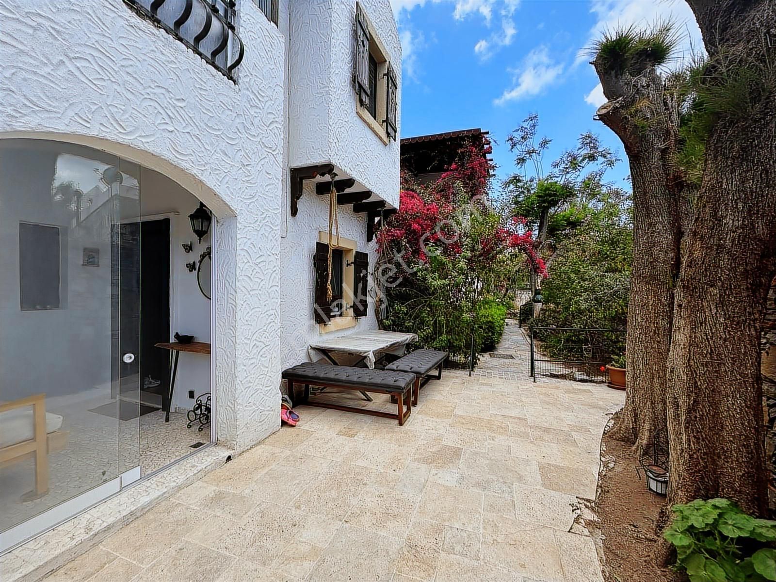 Bodrum Merkezde Site İçi Modern Ve Şık Eşyalı 2+1 Kiralık Daire - Görsel 13