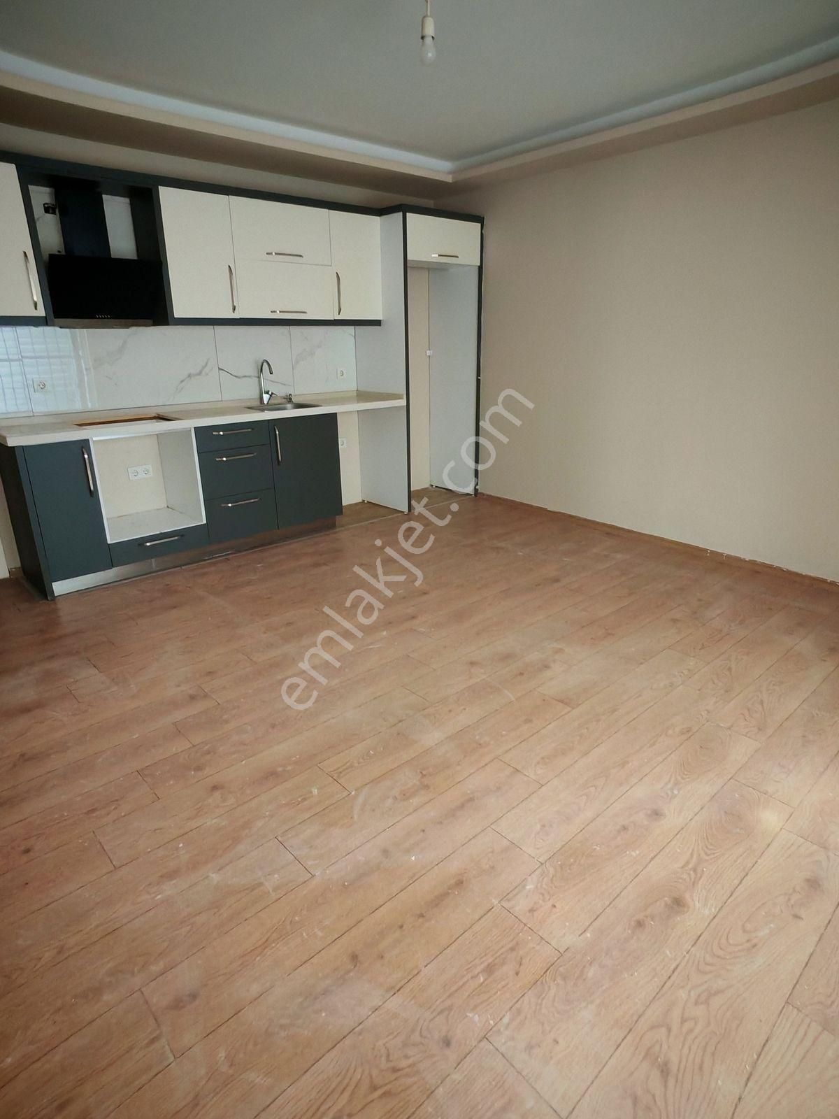 Dikili Gazipaşa'da Yokuşsuz 5 Yaşında 70 M2 2+1 Giriş Kat Daire