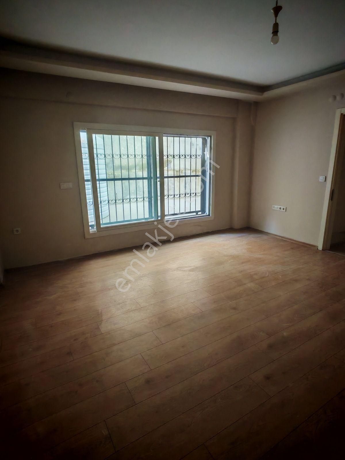 Dikili Gazipaşa'da Yokuşsuz 5 Yaşında 70 M2 2+1 Giriş Kat Daire - Görsel 2