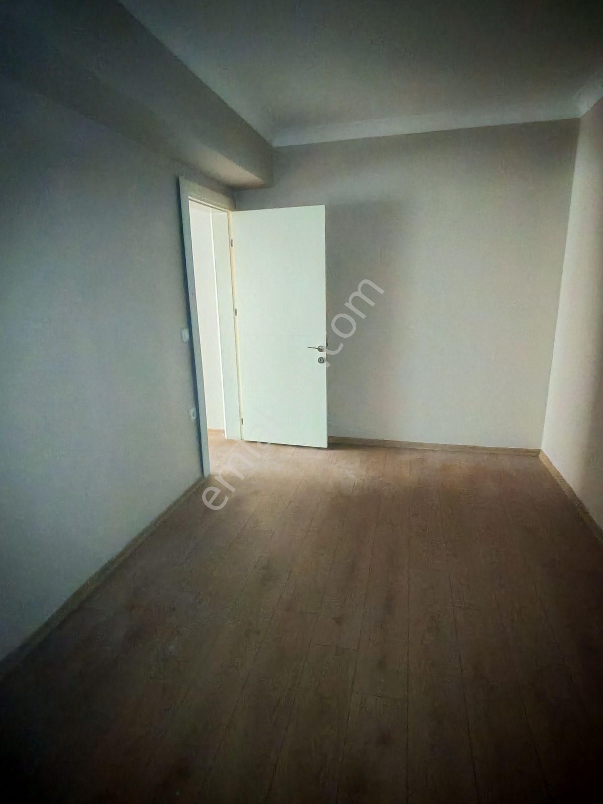 Dikili Gazipaşa'da Yokuşsuz 5 Yaşında 70 M2 2+1 Giriş Kat Daire - Görsel 5