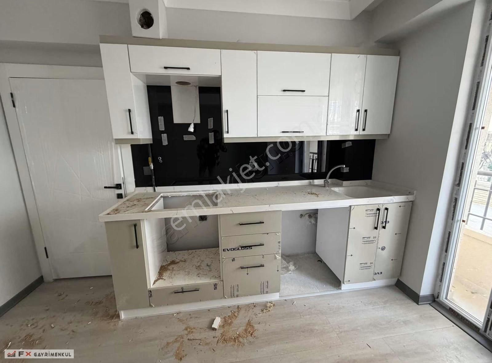 Fx'den Bulvara Yakın Merkezi Konumda 1+1 Balkonlu Sıfır Daire - Görsel 3