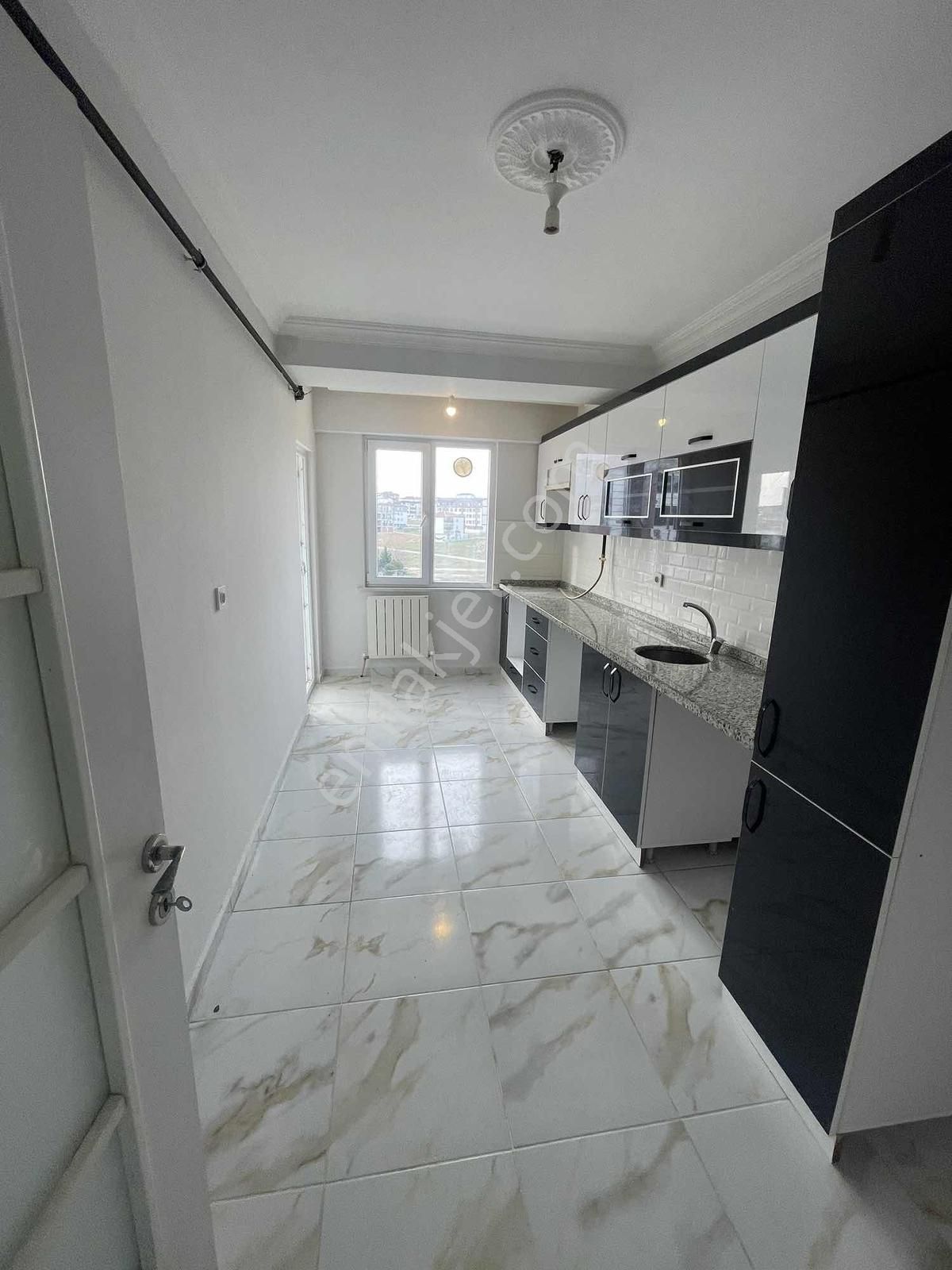 Vatan Mahallesi'nde Kiralık 2 + 1 Yıldız Caddesi'nde - Görsel 3