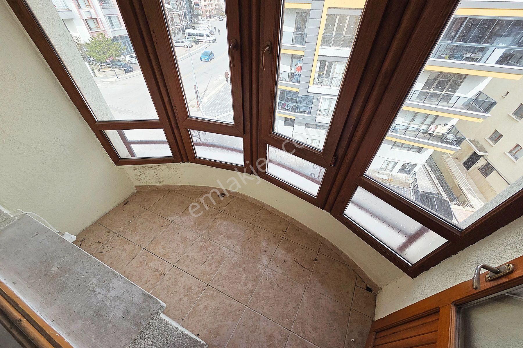 Yayla'da Porsuk Caddesine Cephe 3.kat 3+1 Kiralık Daire - Görsel 8