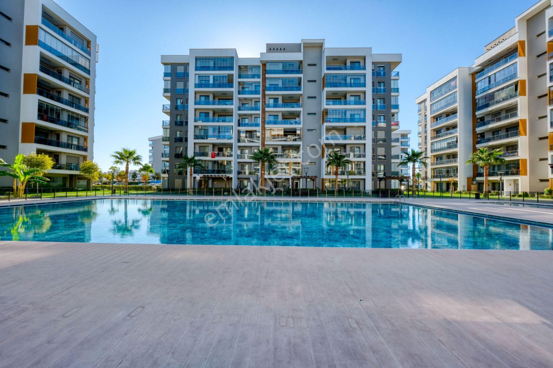 Ataşehir Modern Sitesi Büyük Tip Kapalı Mutfak 2+1 Kiralık Daire