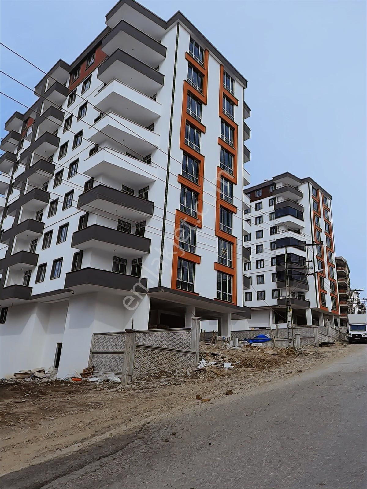 Yağmur Emlak'tan Odun Pazarı Kavşağı Merkezi Konumda Satılık 2+1