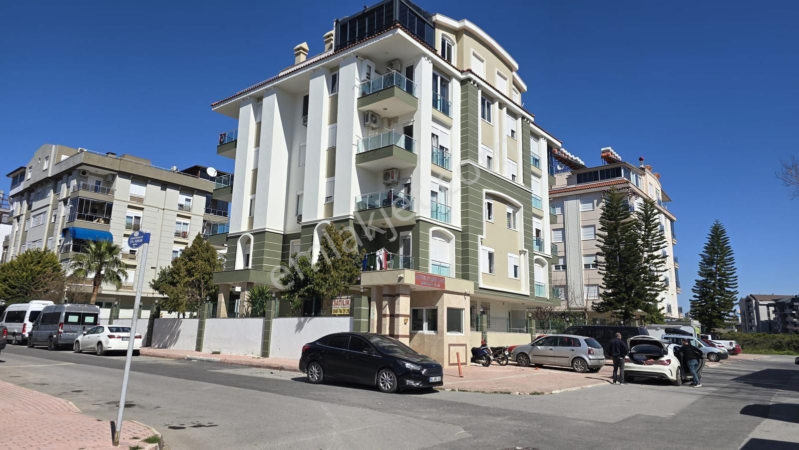 Konyaaltı Hurmada Havuzlu Sitede 4.kat Önü Açık Güneşli 1+1 - Görsel 11