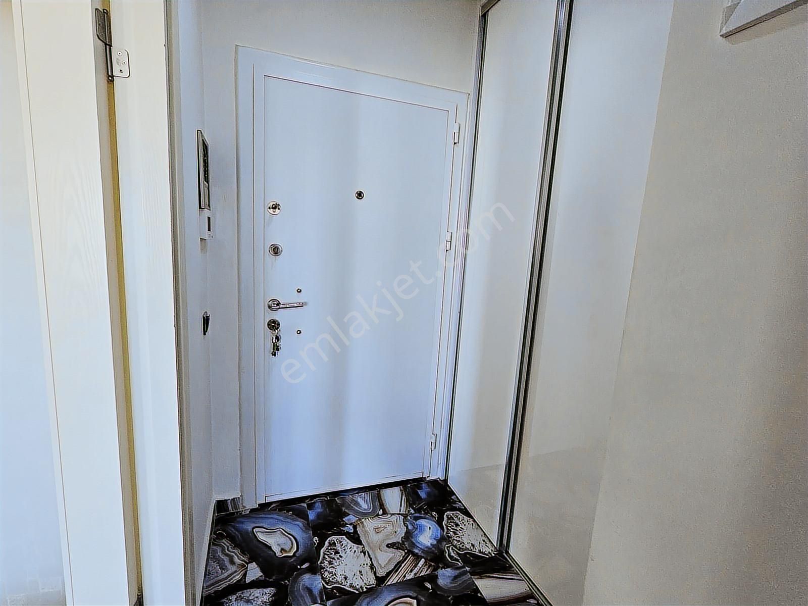 Konyaaltı Hurmada Havuzlu Sitede 4.kat Önü Açık Güneşli 1+1 - Görsel 2