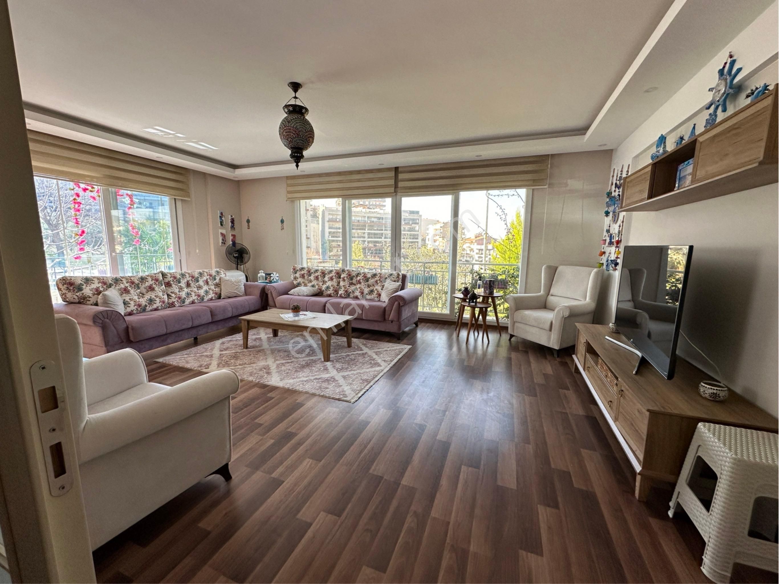 Kuşadası Satılık İkiçeşmelik Mahallesinde 3+1 Daire - Görsel 2