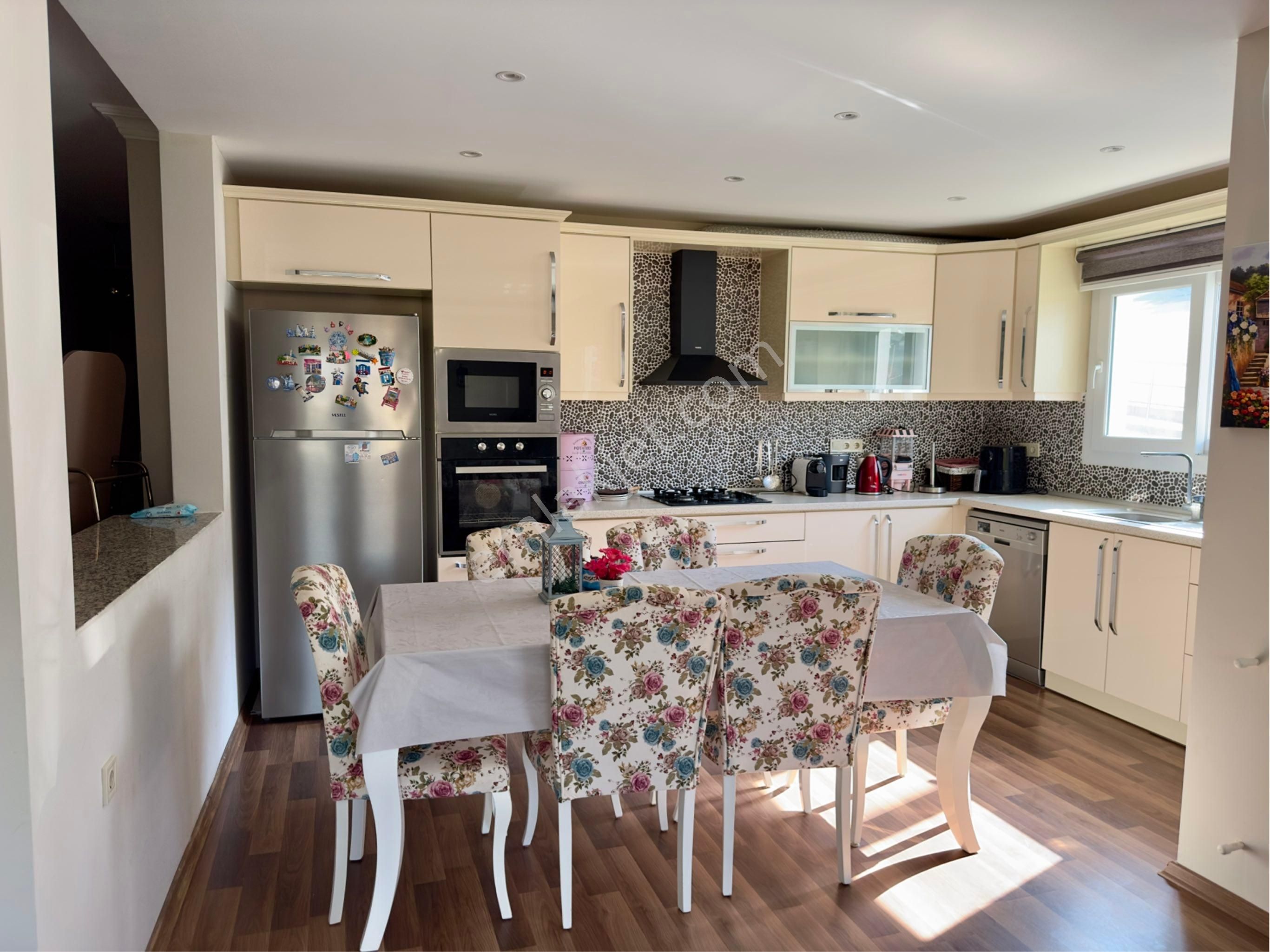 Kuşadası Satılık İkiçeşmelik Mahallesinde 3+1 Daire - Görsel 3