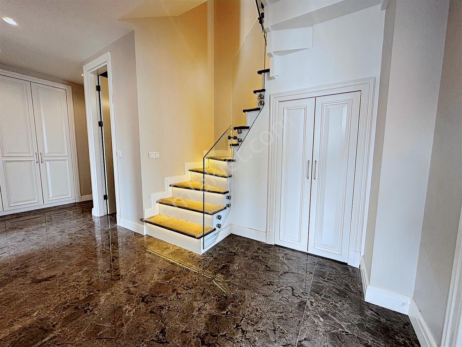 Suadiye'de 4+1 Net 170 M2 Ebv Banyolu Teraslı Sıfır Dublex - Görsel 34