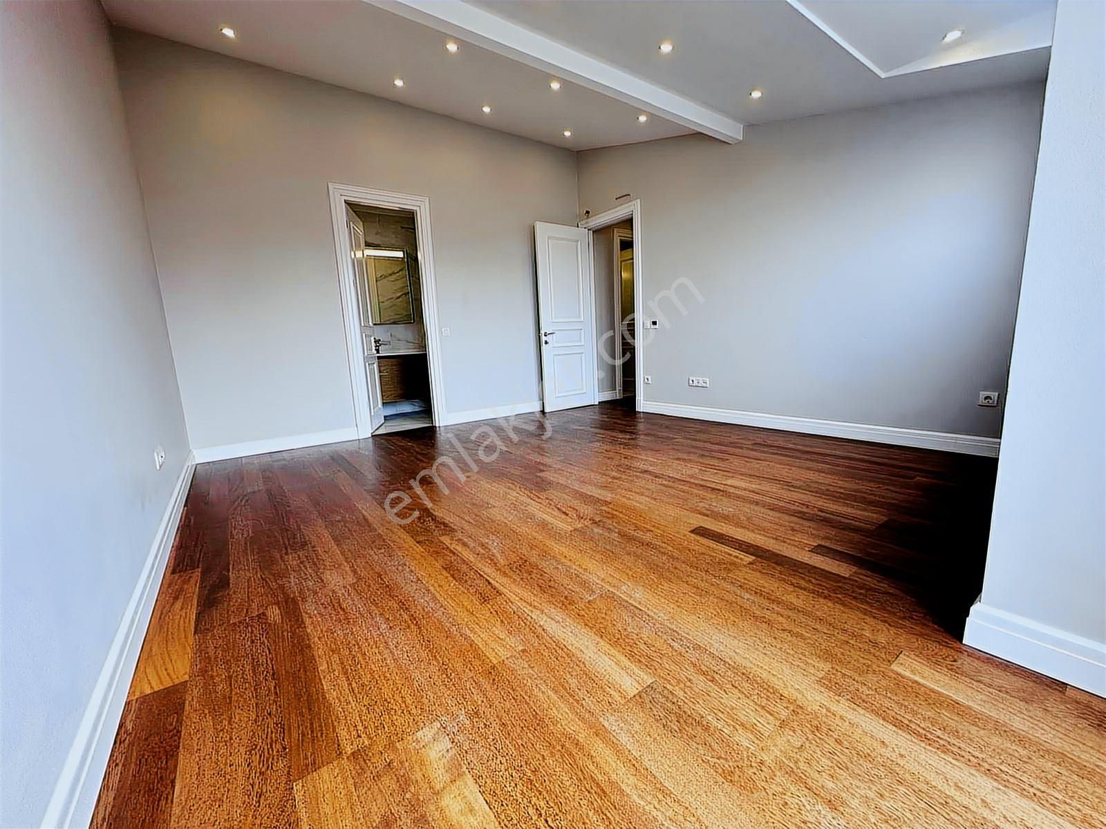 Suadiye'de 4+1 Net 170 M2 Ebv Banyolu Teraslı Sıfır Dublex - Görsel 24