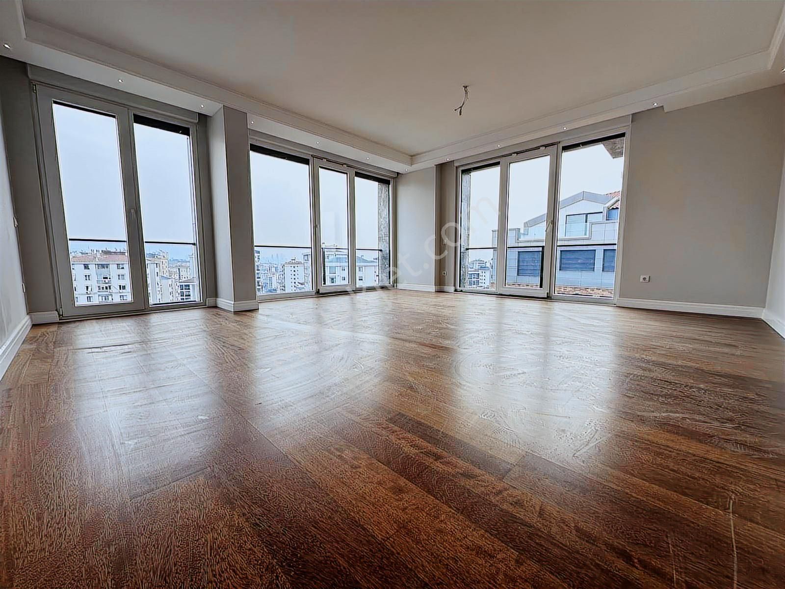 Suadiye'de 4+1 Net 170 M2 Ebv Banyolu Teraslı Sıfır Dublex - Görsel 10