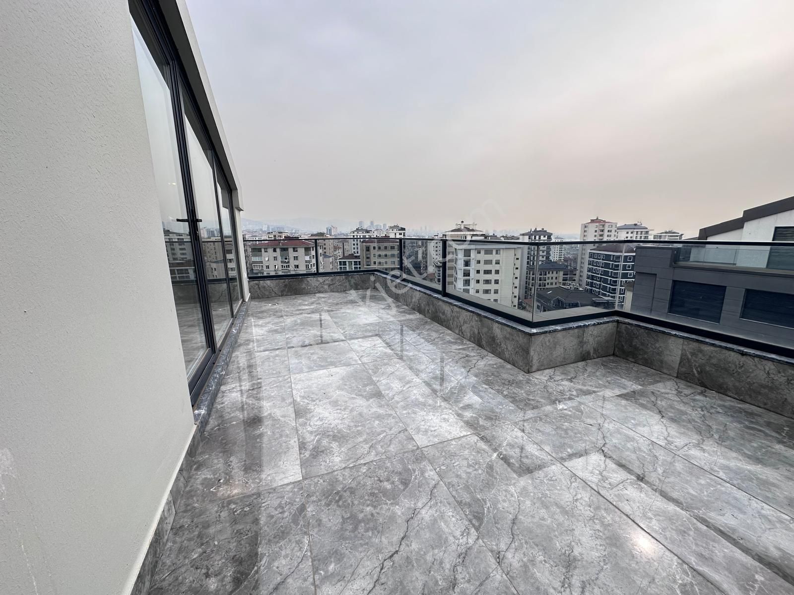 Suadiye'de 4+1 Net 170 M2 Ebv Banyolu Teraslı Sıfır Dublex - Görsel 12