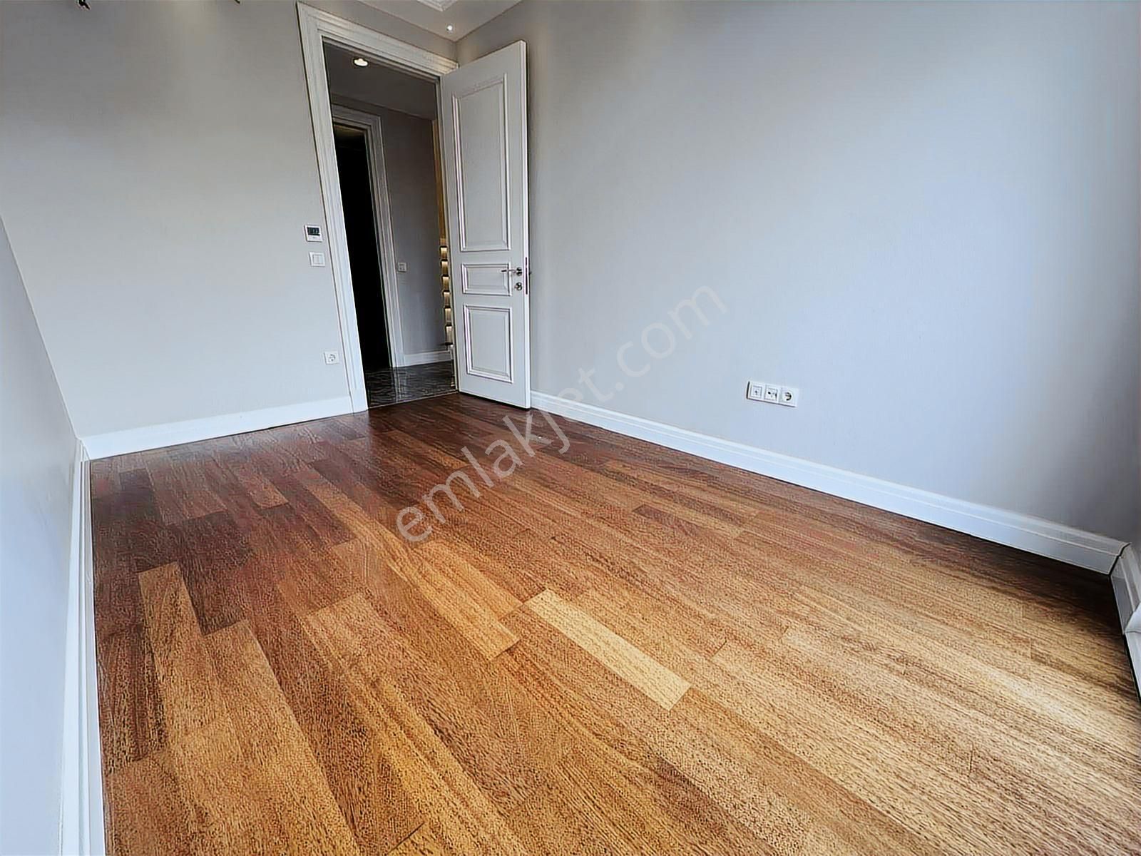 Suadiye'de 4+1 Net 170 M2 Ebv Banyolu Teraslı Sıfır Dublex - Görsel 14