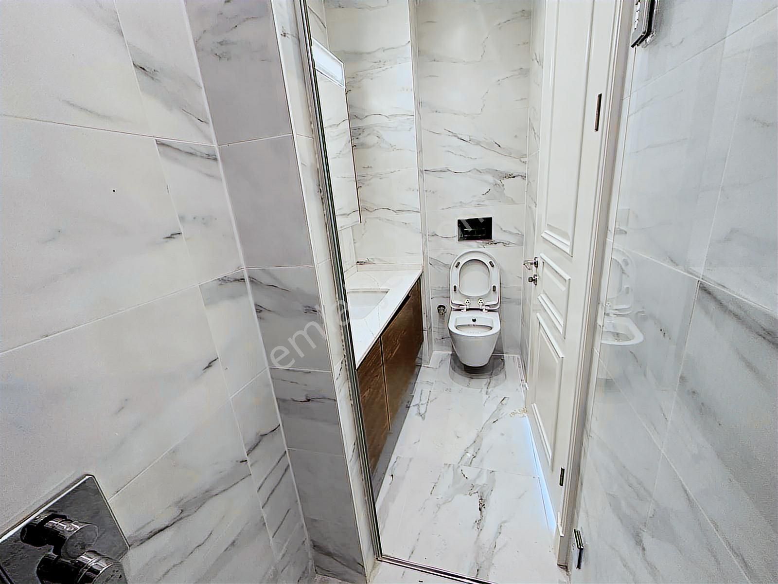 Suadiye'de 4+1 Net 170 M2 Ebv Banyolu Teraslı Sıfır Dublex - Görsel 11