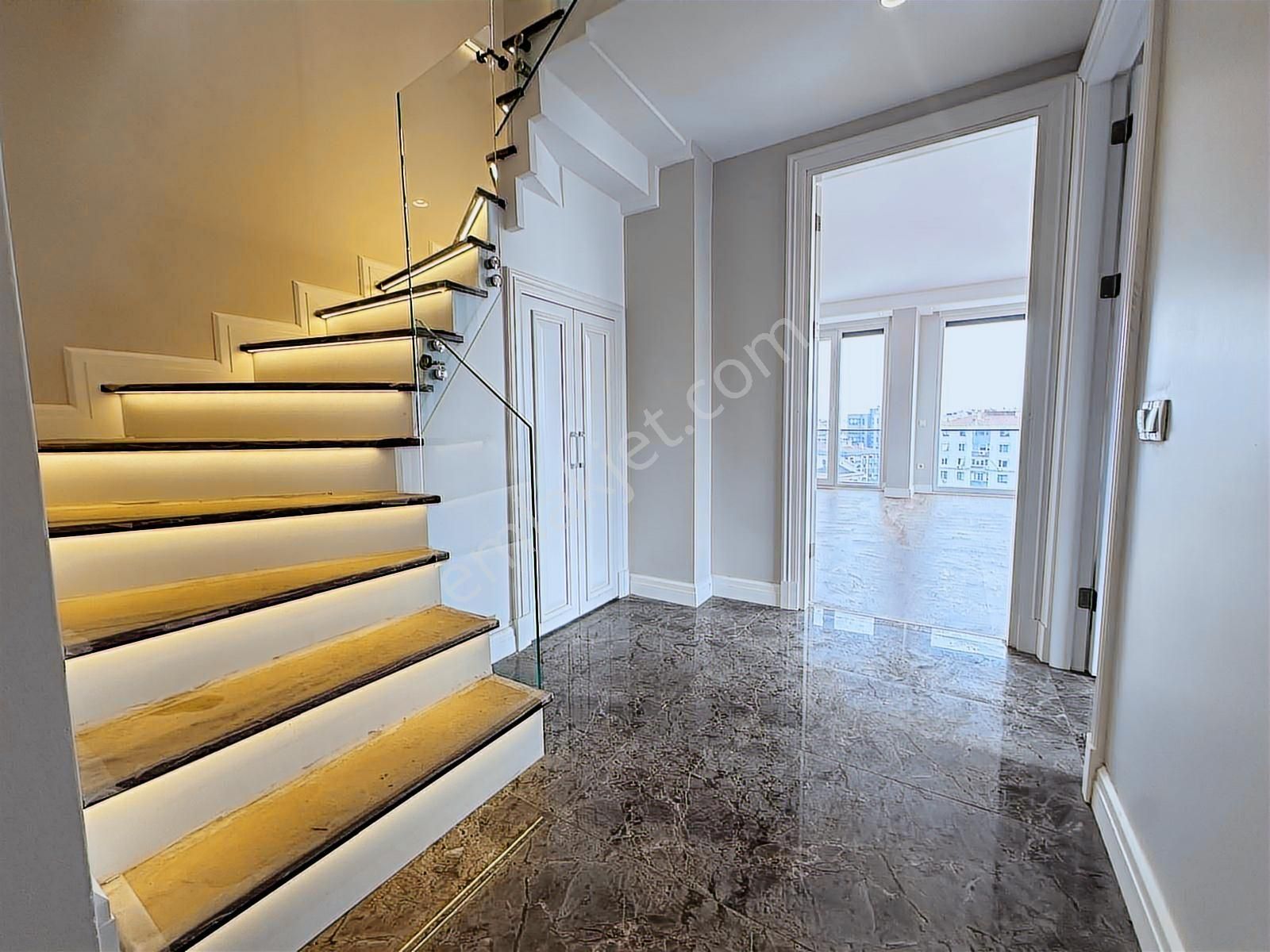 Suadiye'de 4+1 Net 170 M2 Ebv Banyolu Teraslı Sıfır Dublex - Görsel 18