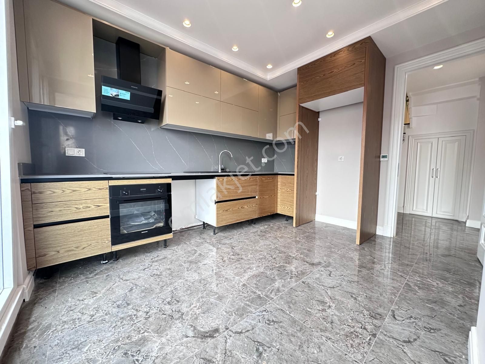 Suadiye'de 4+1 Net 170 M2 Ebv Banyolu Teraslı Sıfır Dublex - Görsel 9