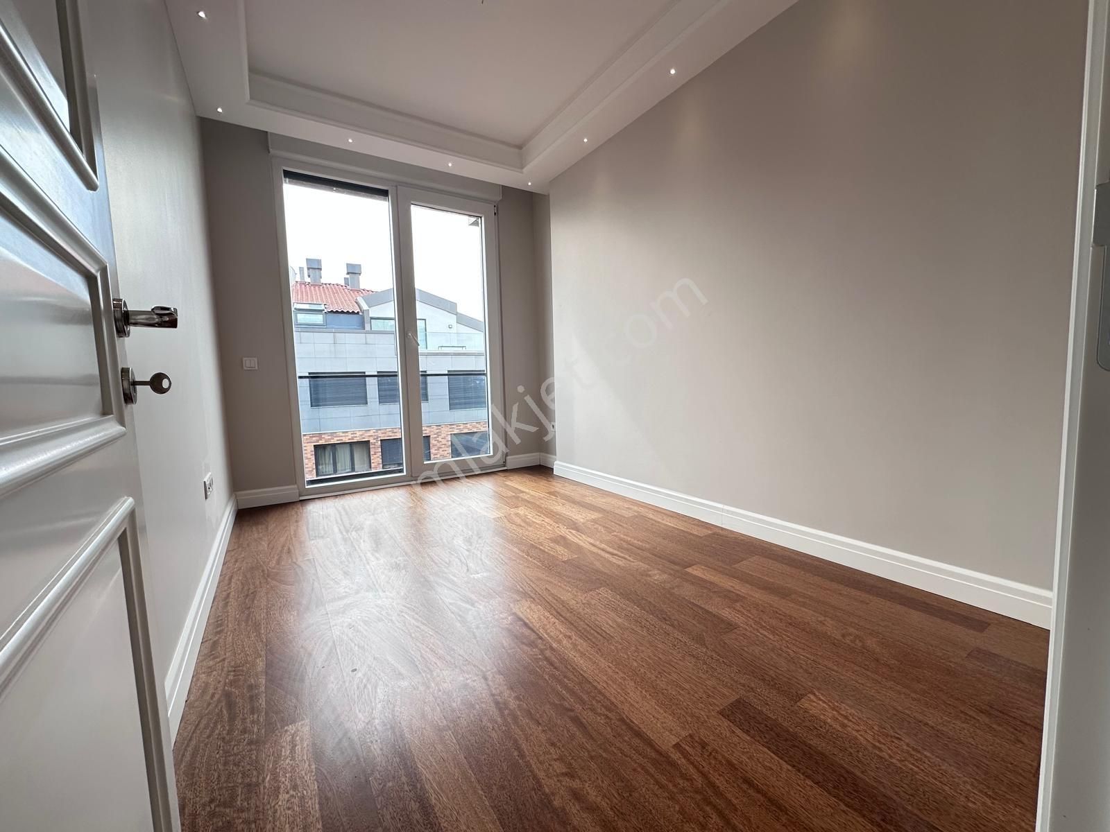 Suadiye'de 4+1 Net 170 M2 Ebv Banyolu Teraslı Sıfır Dublex - Görsel 25